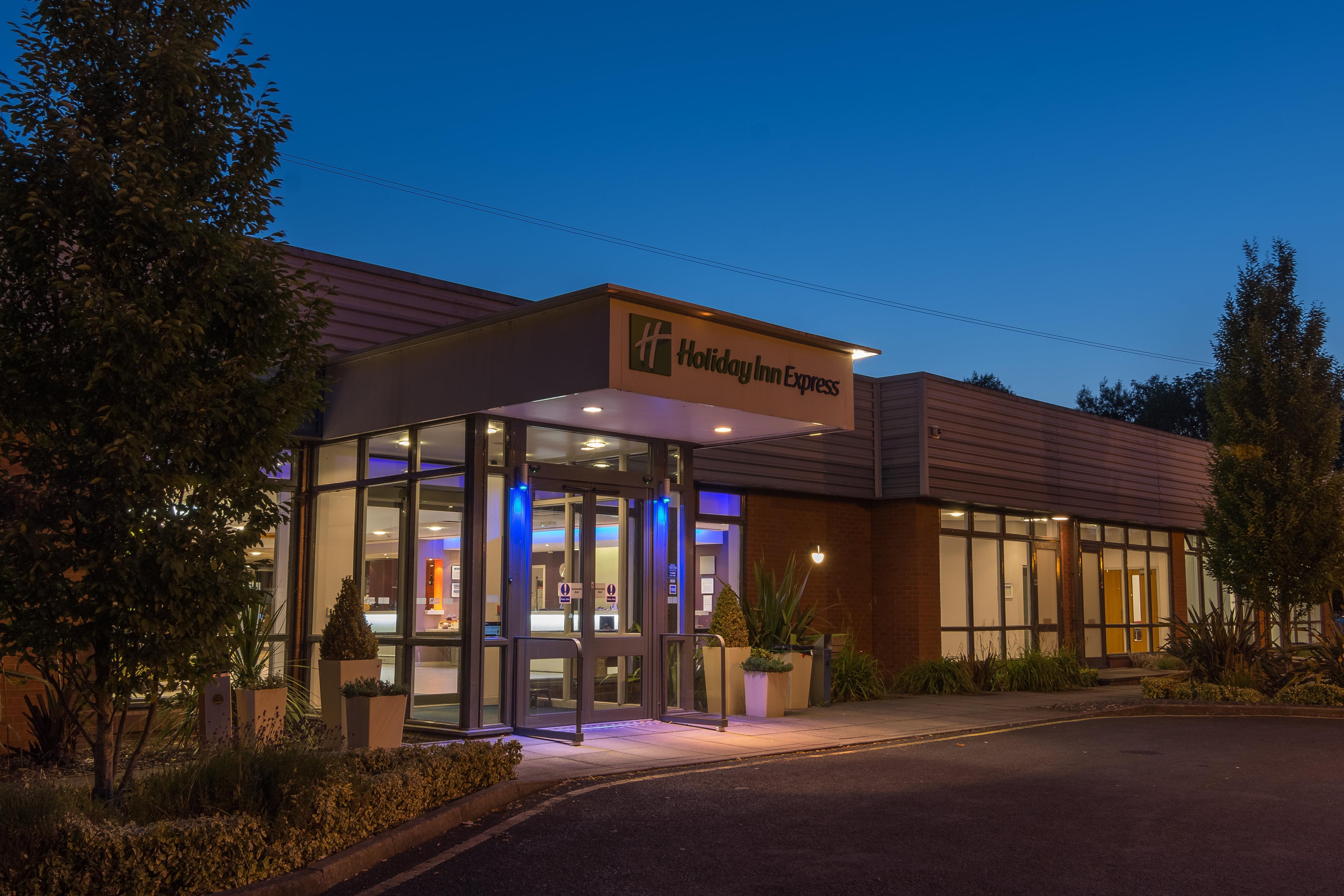 Holiday Inn Express Preston South, An Ihg Hotel Exterior photo