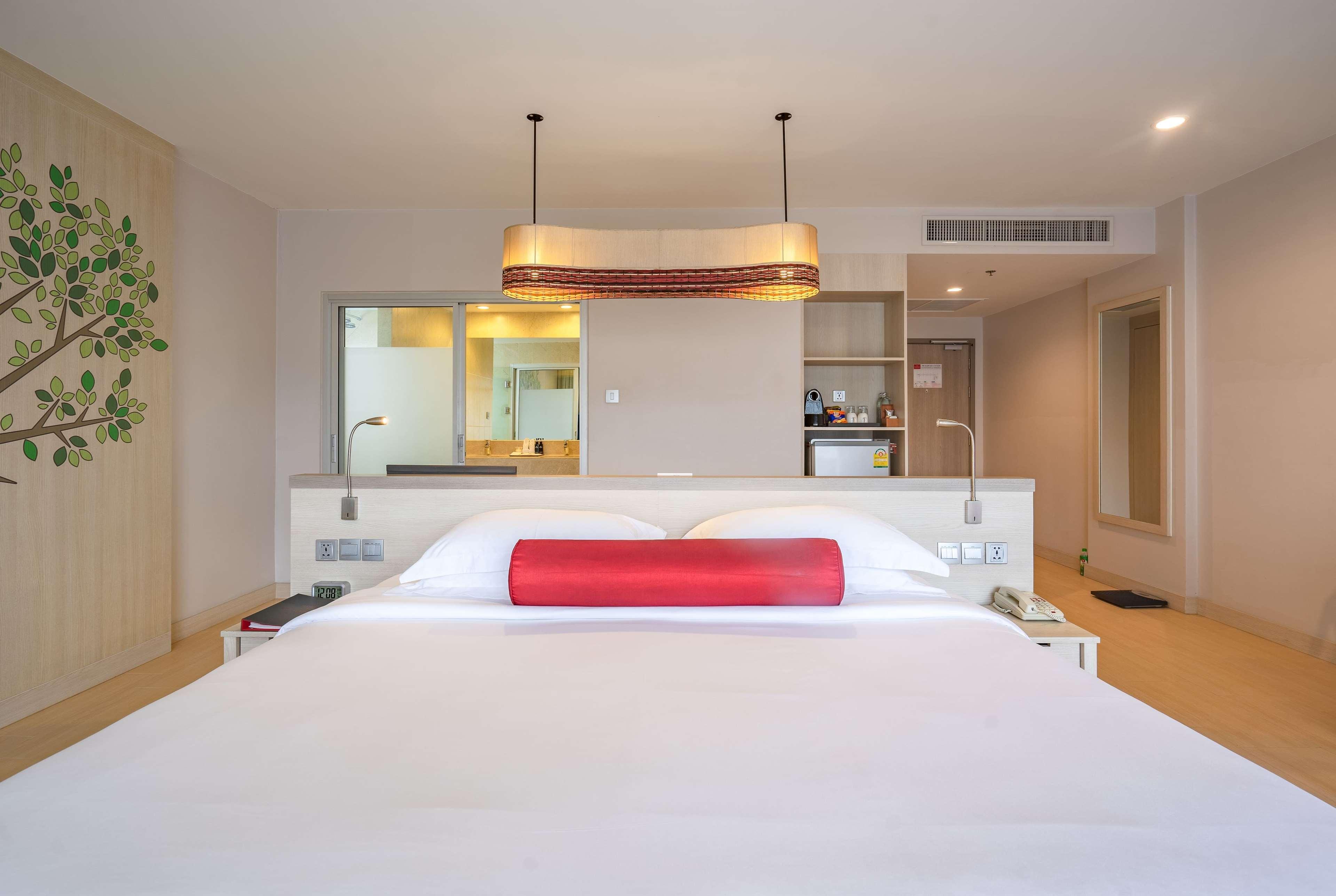 Ramada By Wyndham Phuket Deevana Patong - Sha Extra Plus Exterior photo