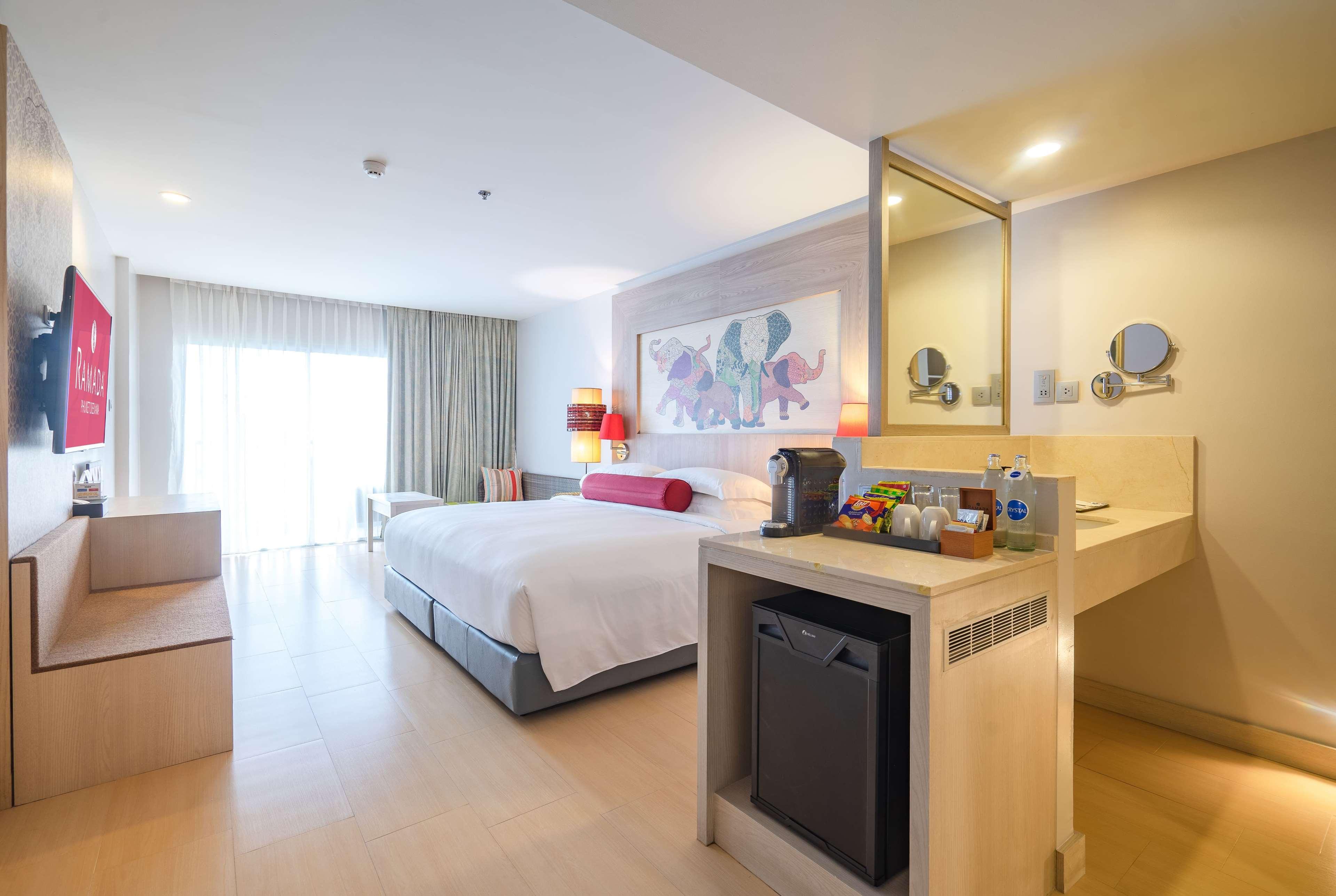 Ramada By Wyndham Phuket Deevana Patong - Sha Extra Plus Exterior photo