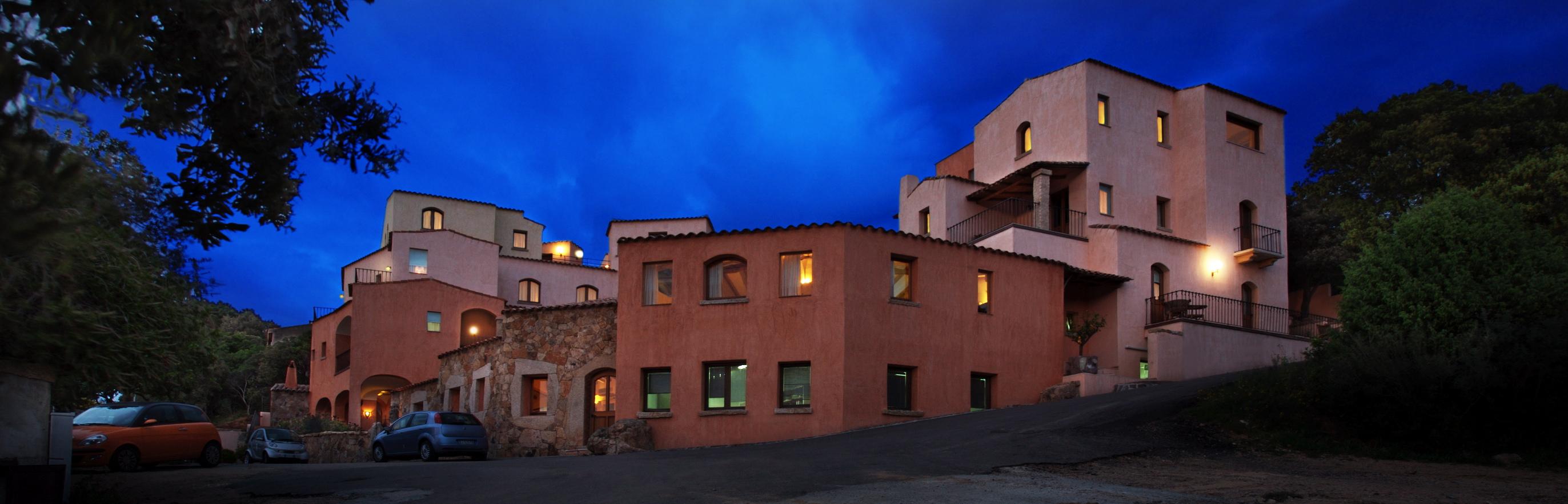 Hotel Arathena San Pantaleo Exterior photo