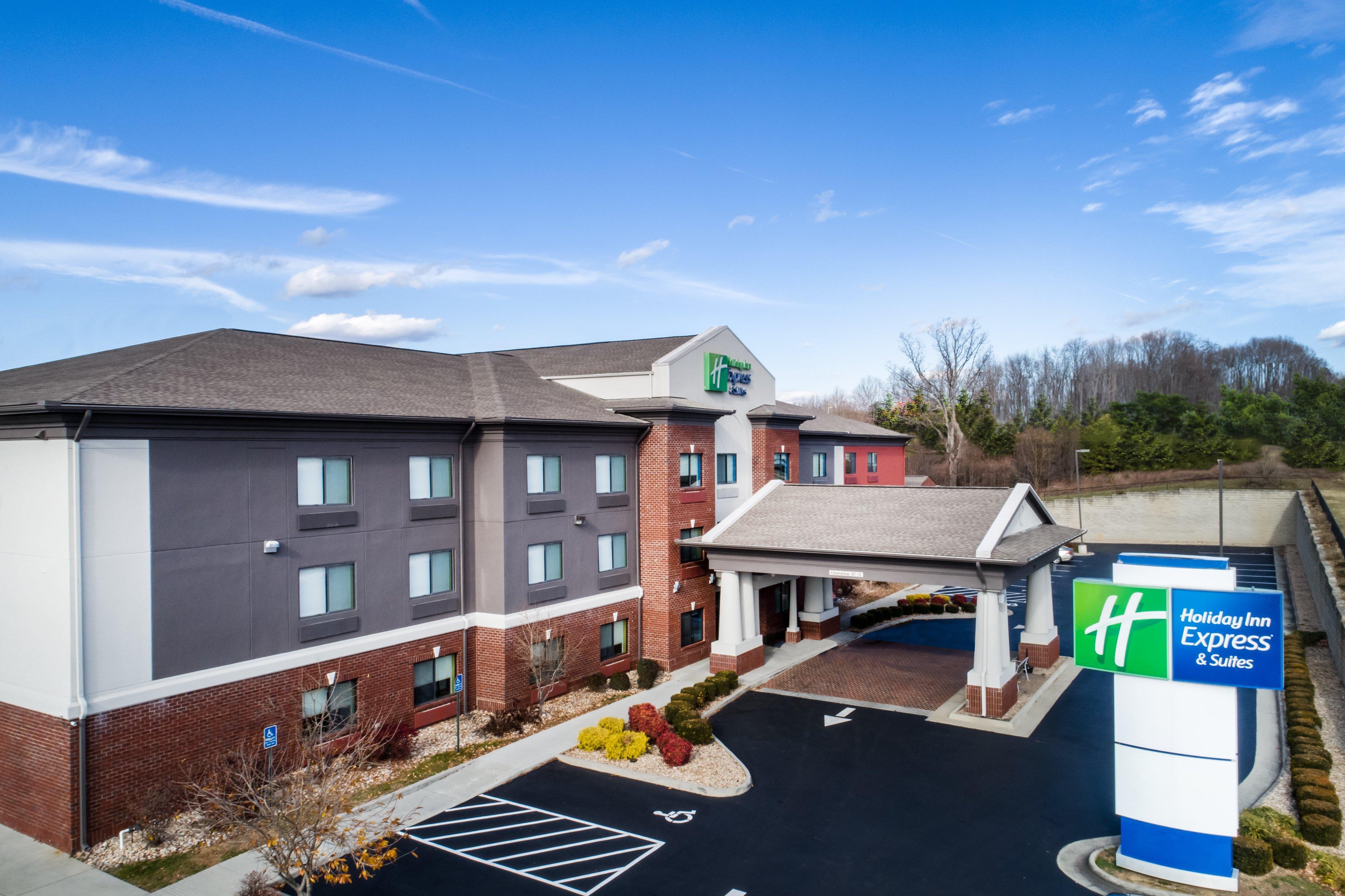 Holiday Inn Express & Suites Rocky Mount Smith Mountain Lake, An Ihg Hotel Exterior photo