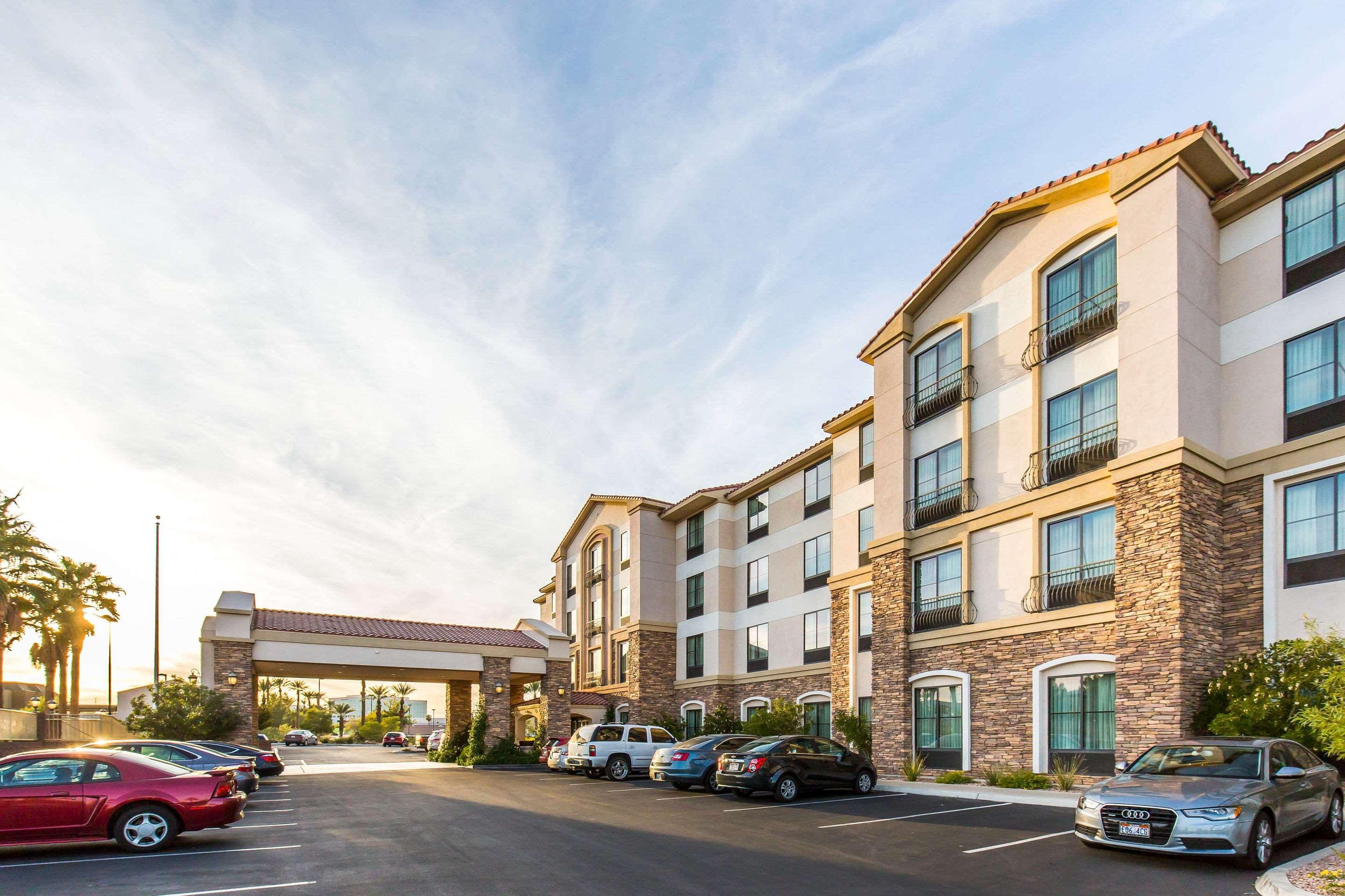 Comfort Inn & Suites Henderson - Las Vegas Exterior photo