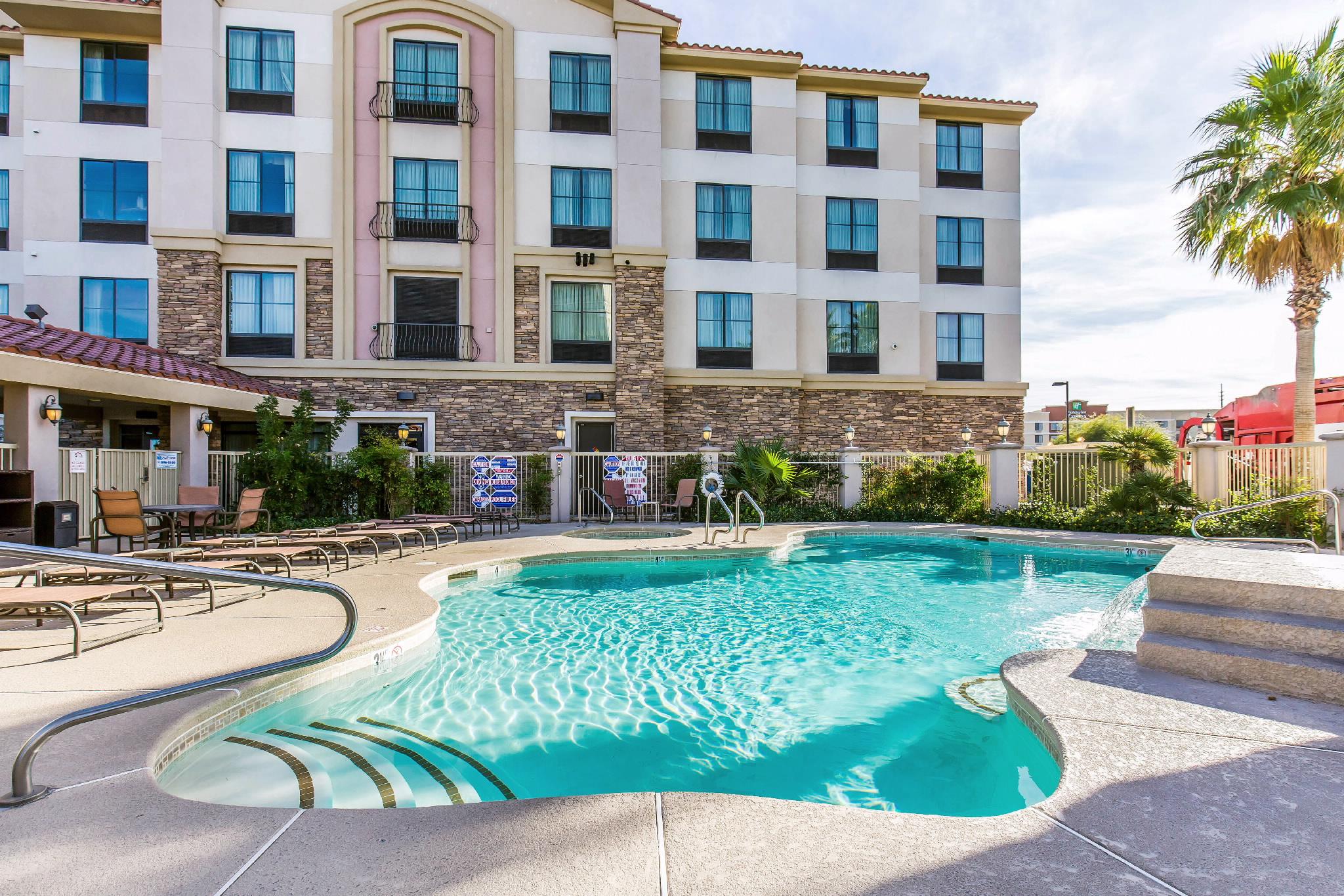 Comfort Inn & Suites Henderson - Las Vegas Exterior photo