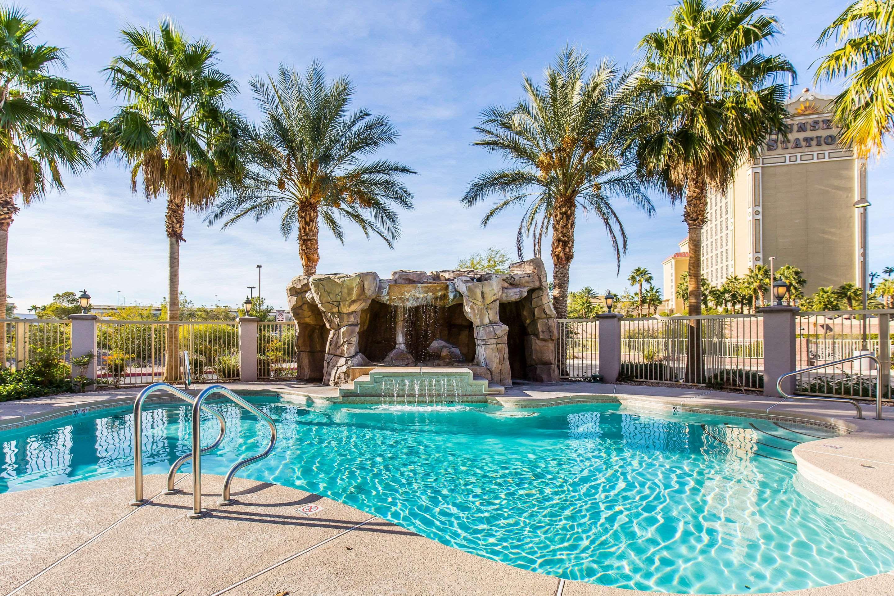 Comfort Inn & Suites Henderson - Las Vegas Exterior photo