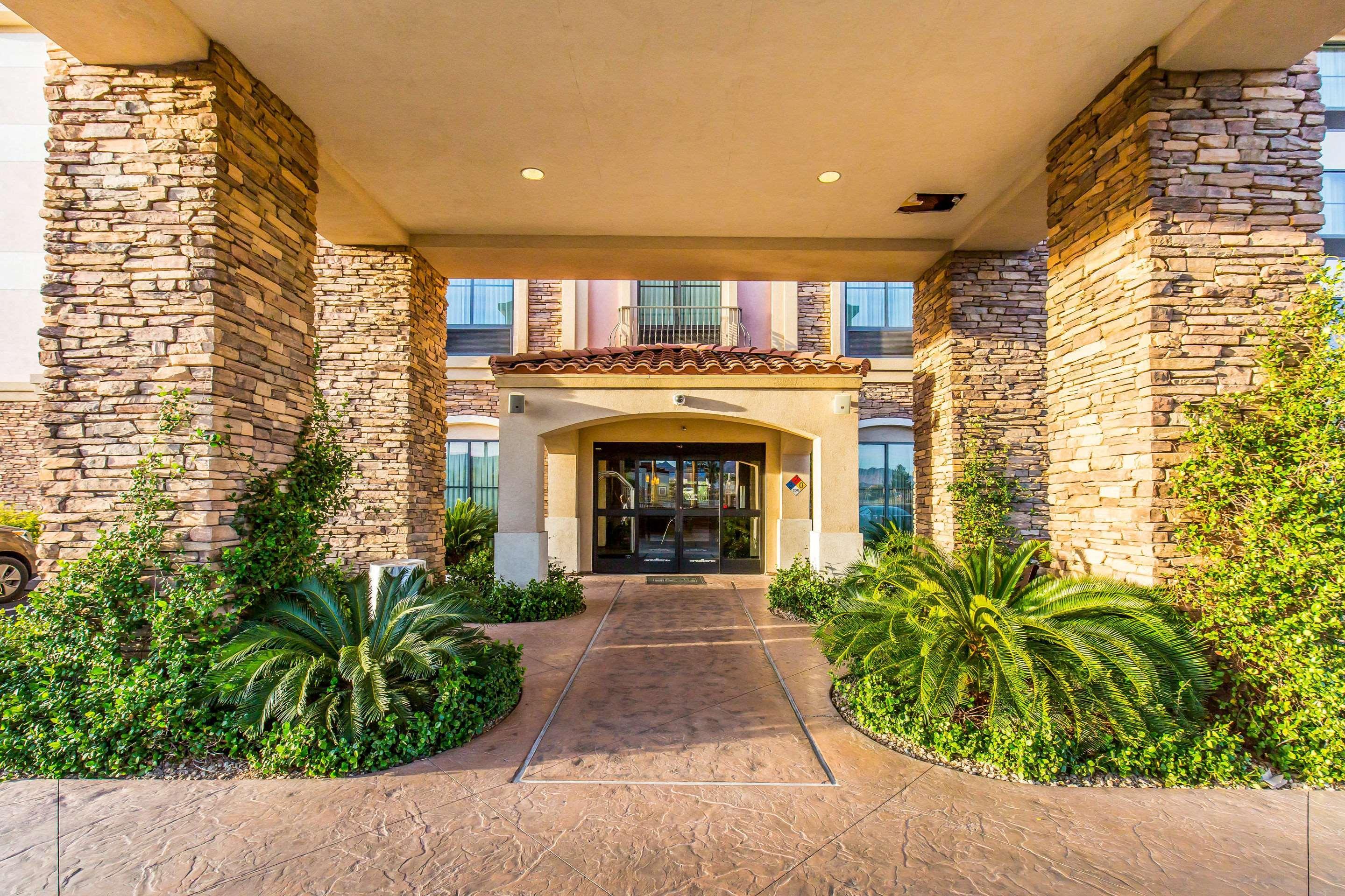 Comfort Inn & Suites Henderson - Las Vegas Exterior photo