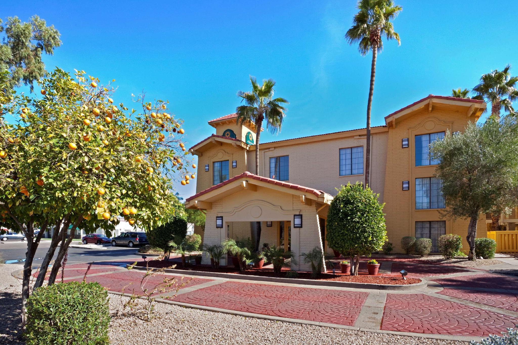 La Quinta Inn By Wyndham Phoenix Sky Harbor Airport Tempe Exterior photo