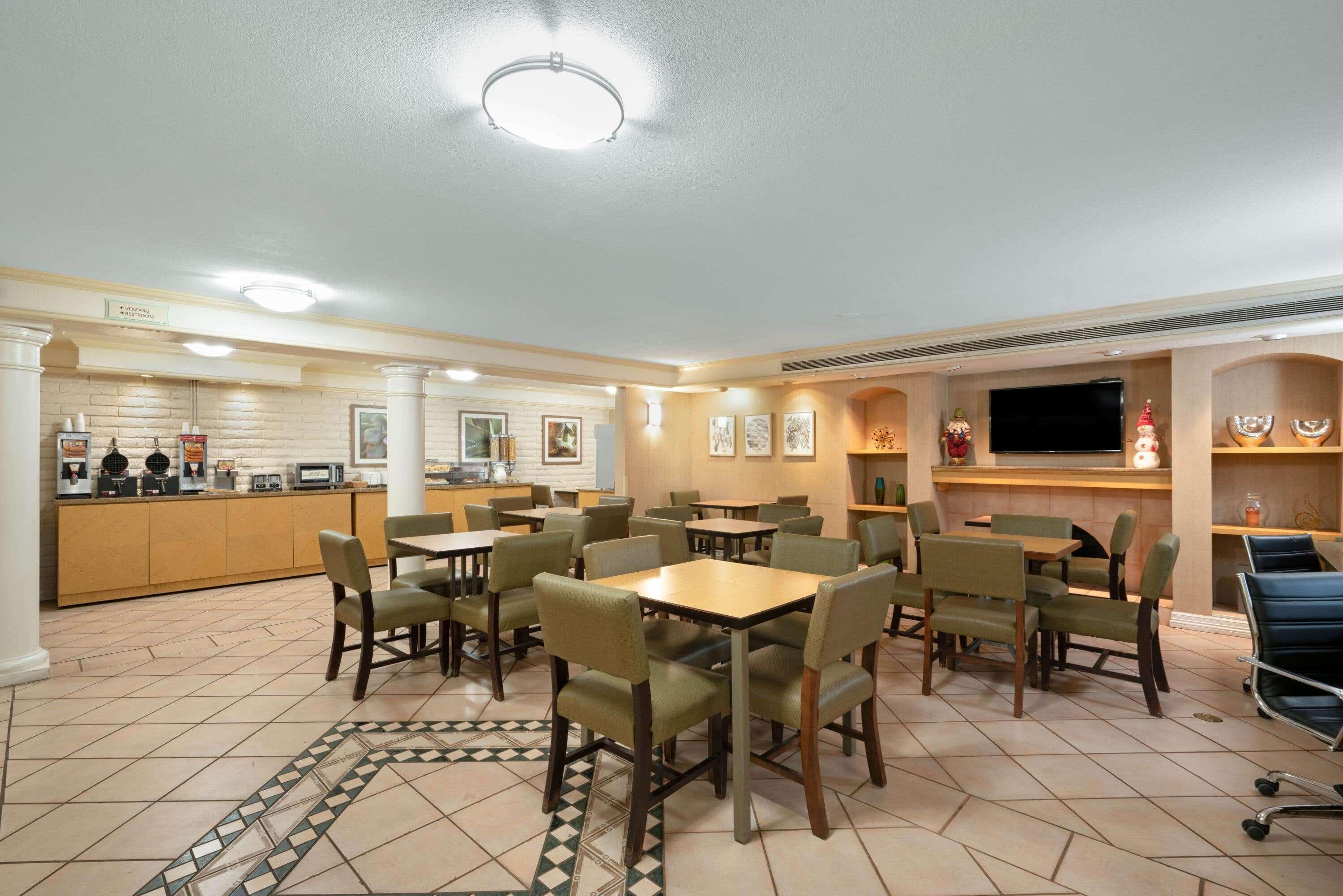 La Quinta Inn By Wyndham Phoenix Sky Harbor Airport Tempe Exterior photo