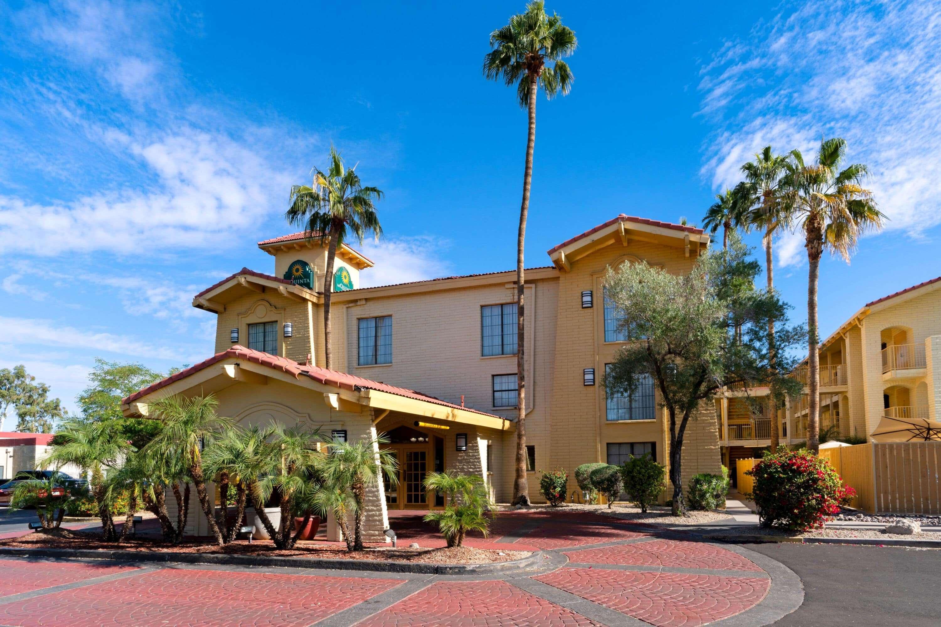 La Quinta Inn By Wyndham Phoenix Sky Harbor Airport Tempe Exterior photo