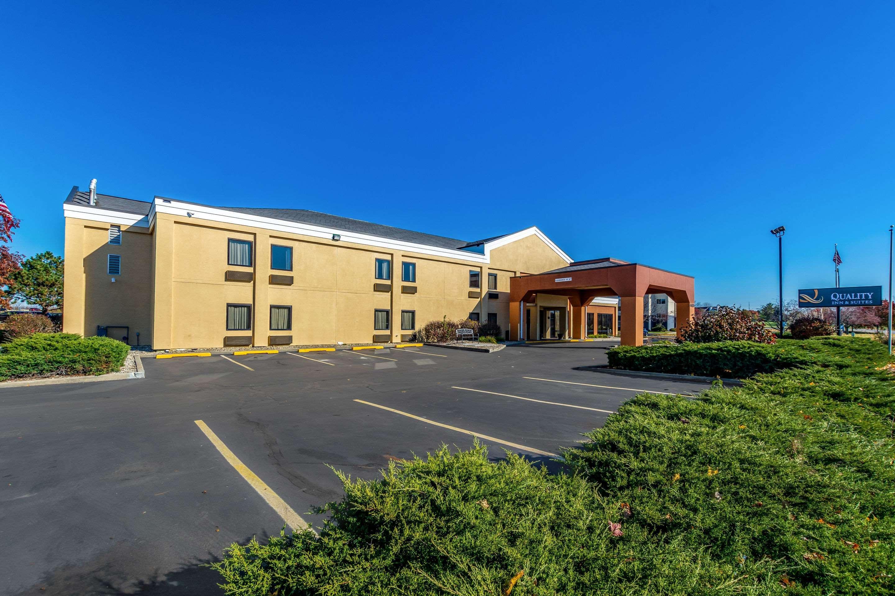 Quality Inn & Suites Southport Indianapolis Exterior photo