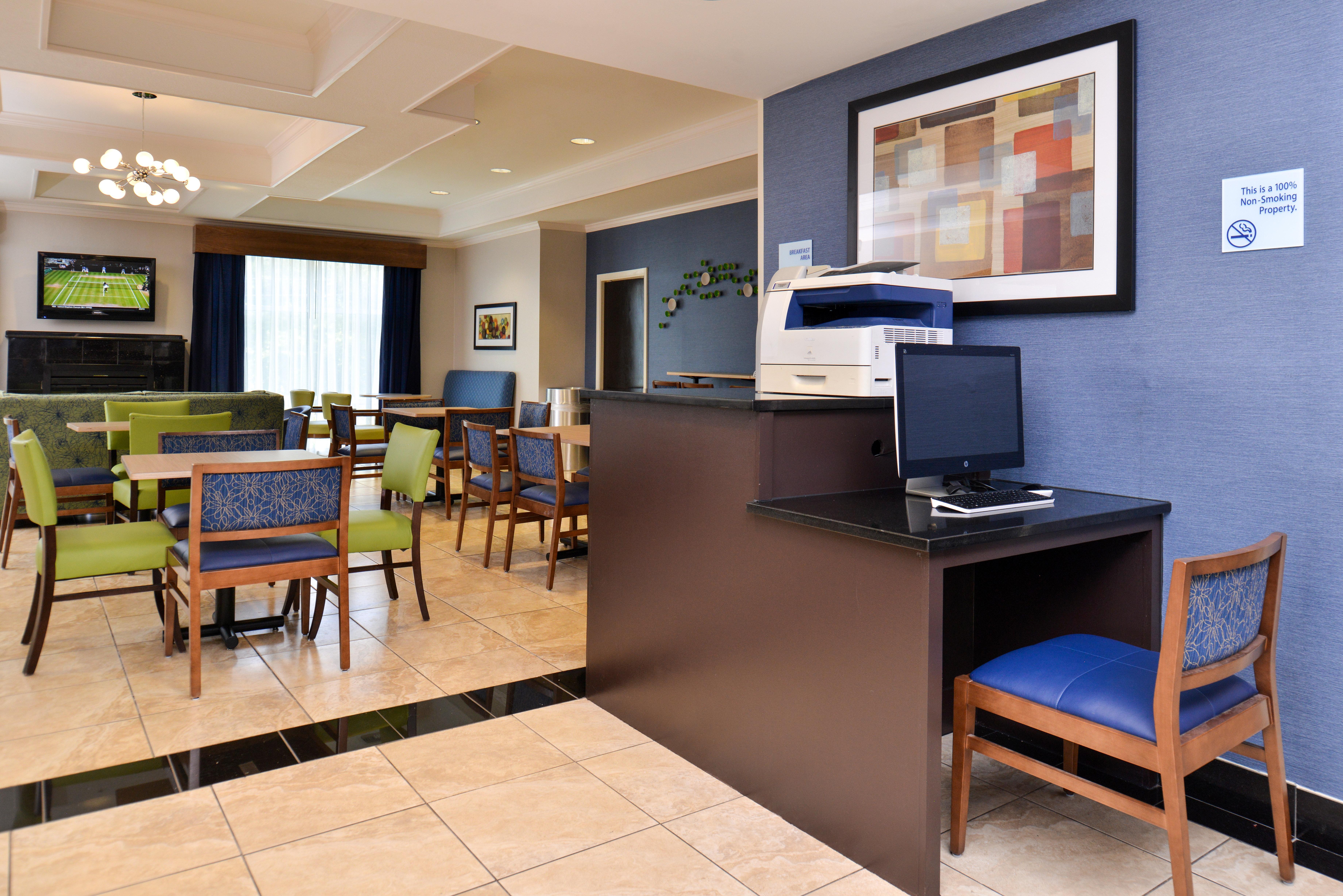 Holiday Inn Express & Suites San Antonio South Exterior photo