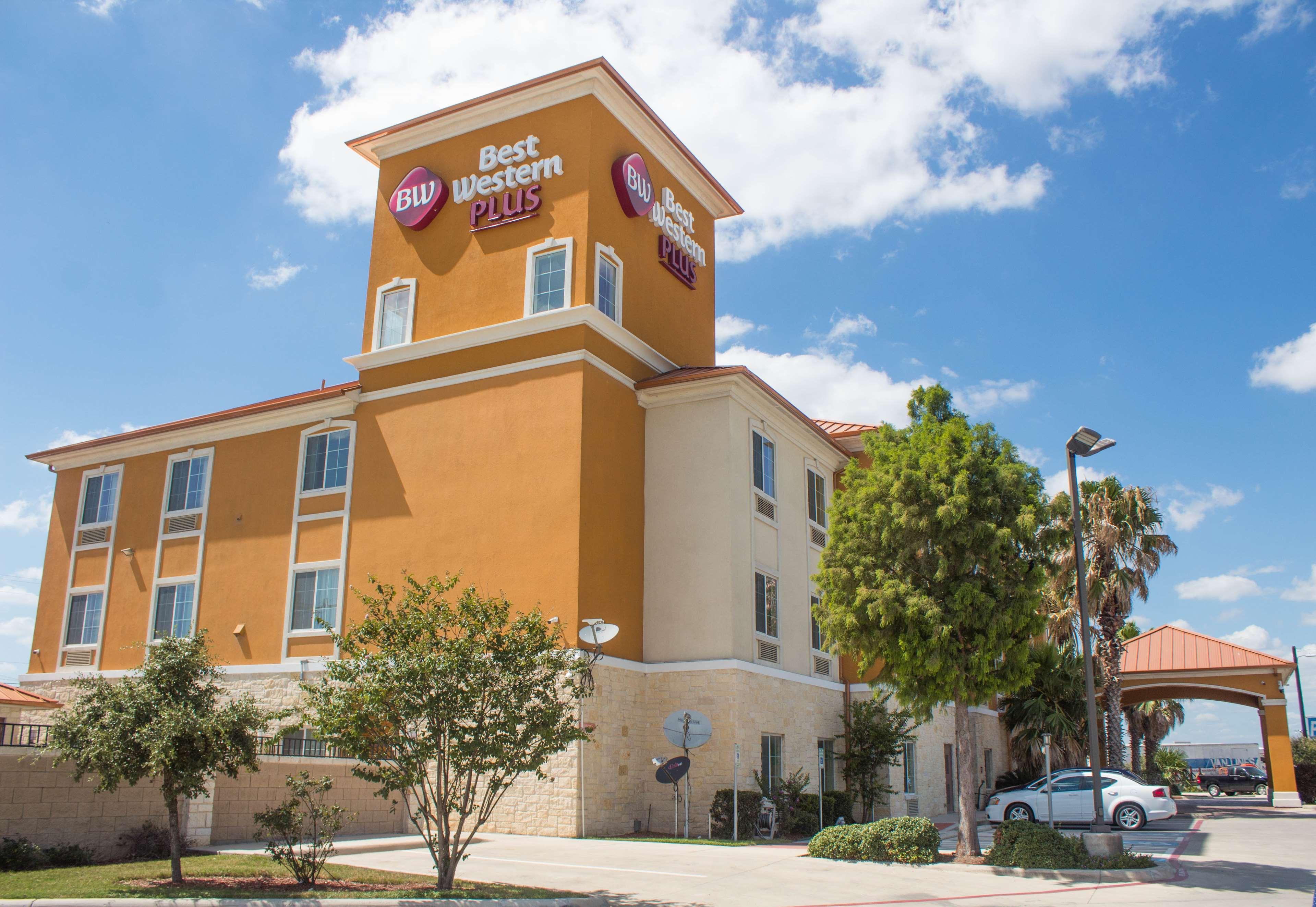 Best Western Plus San Antonio East Inn & Suites Exterior photo