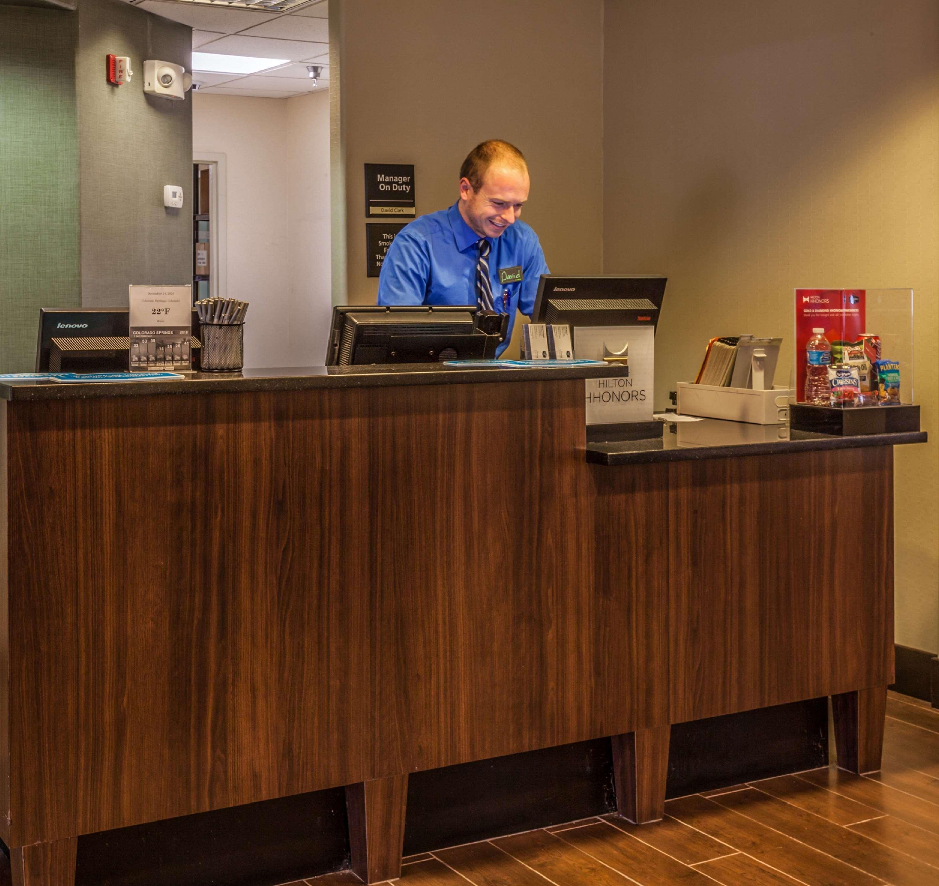 Hampton Inn Colorado Springs-Airport Exterior photo