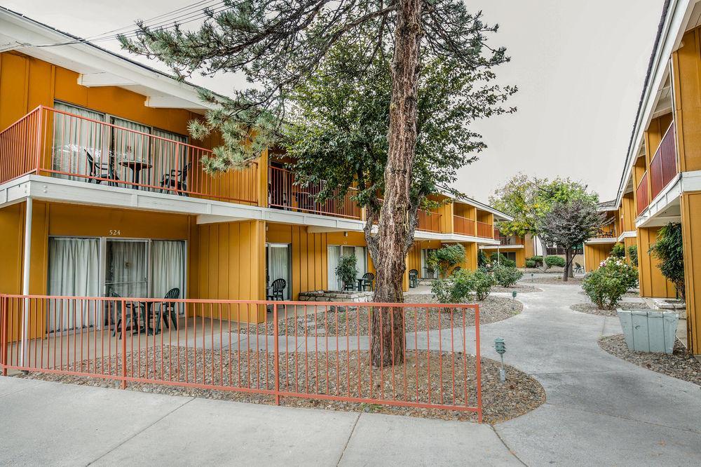 Econo Lodge Near Reno-Sparks Convention Center Exterior photo