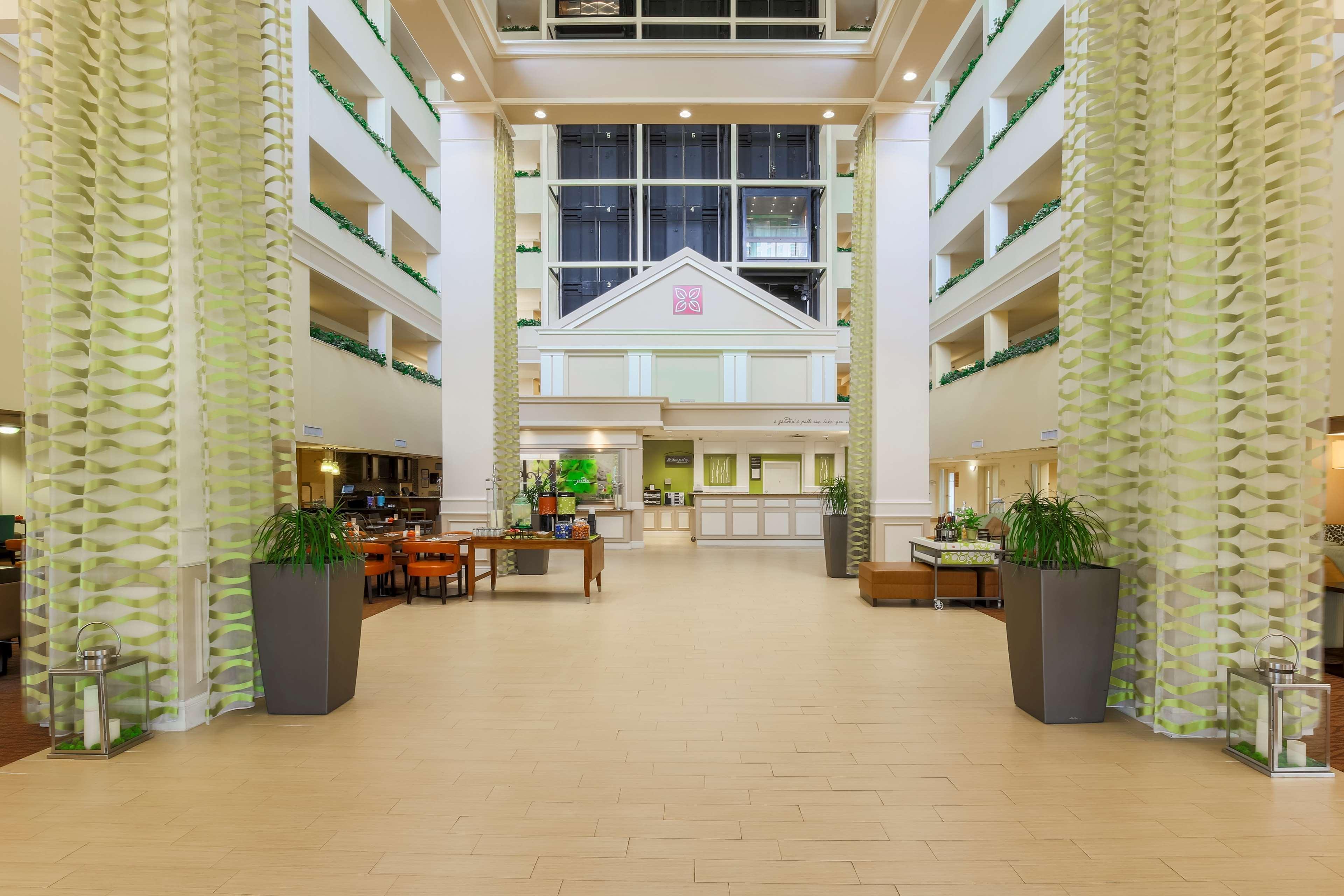 Hilton Garden Inn Dallas/Market Center Exterior photo