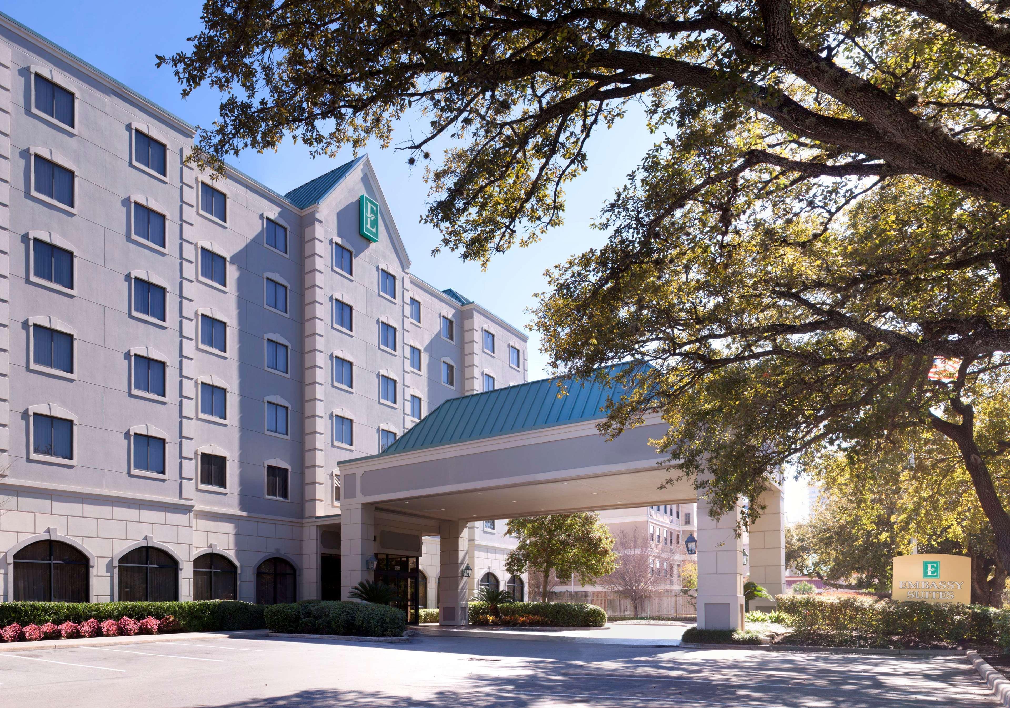 Embassy Suites By Hilton Houston Near The Galleria Exterior photo