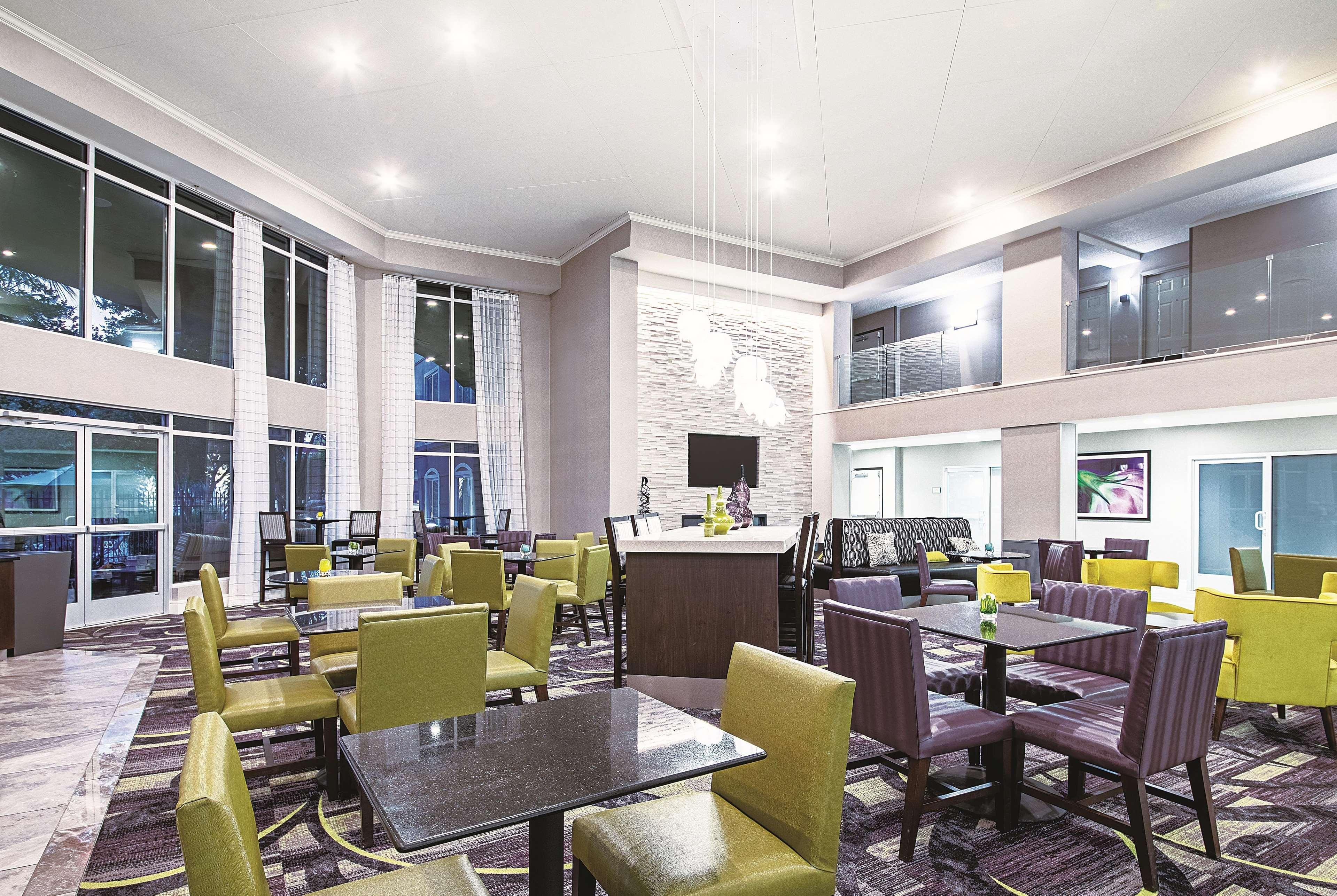 La Quinta By Wyndham Austin Airport Hotel Exterior photo