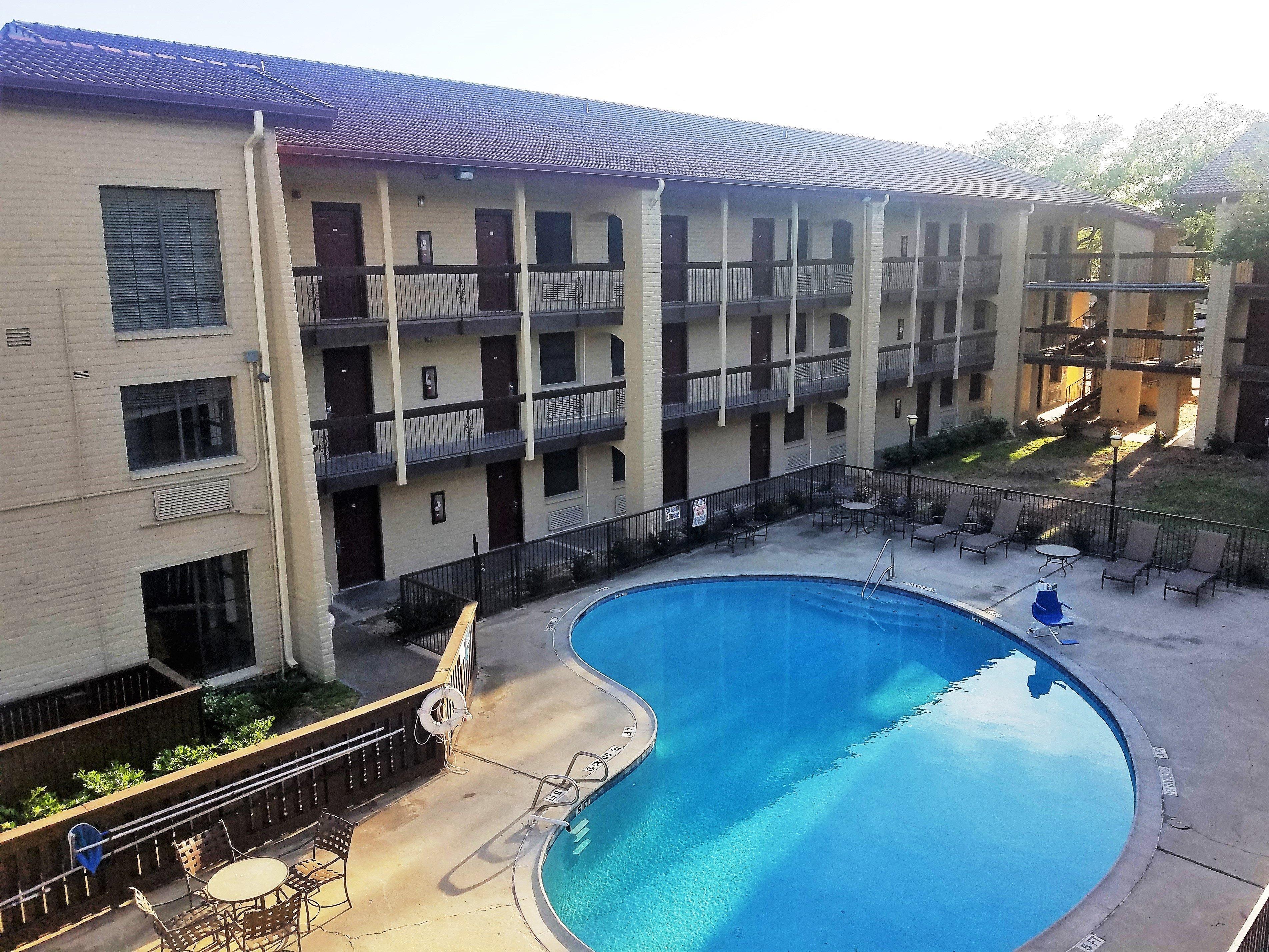 Red Roof Inn & Suites Houston- Hobby Airport Exterior photo