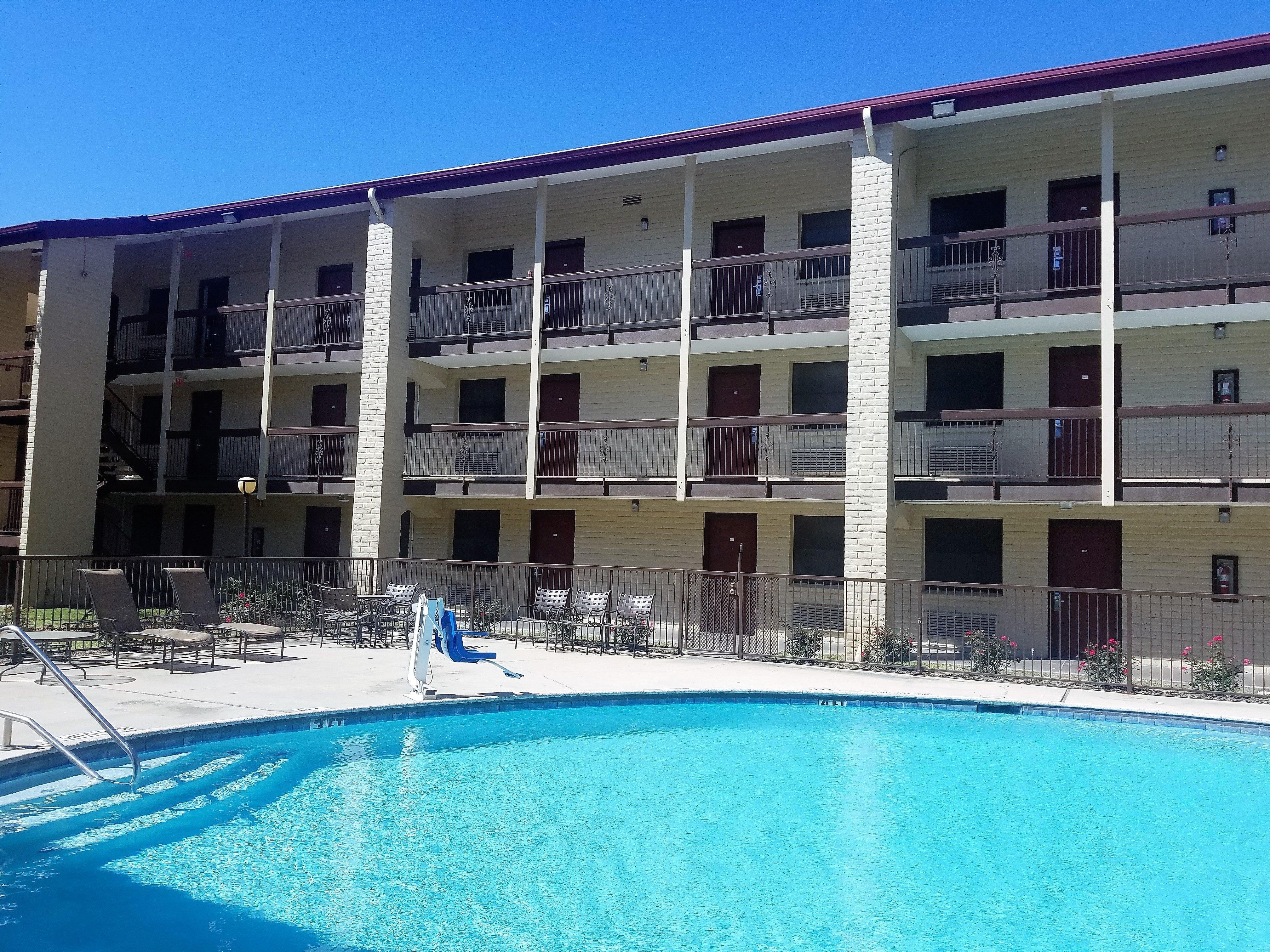 Red Roof Inn & Suites Houston- Hobby Airport Exterior photo