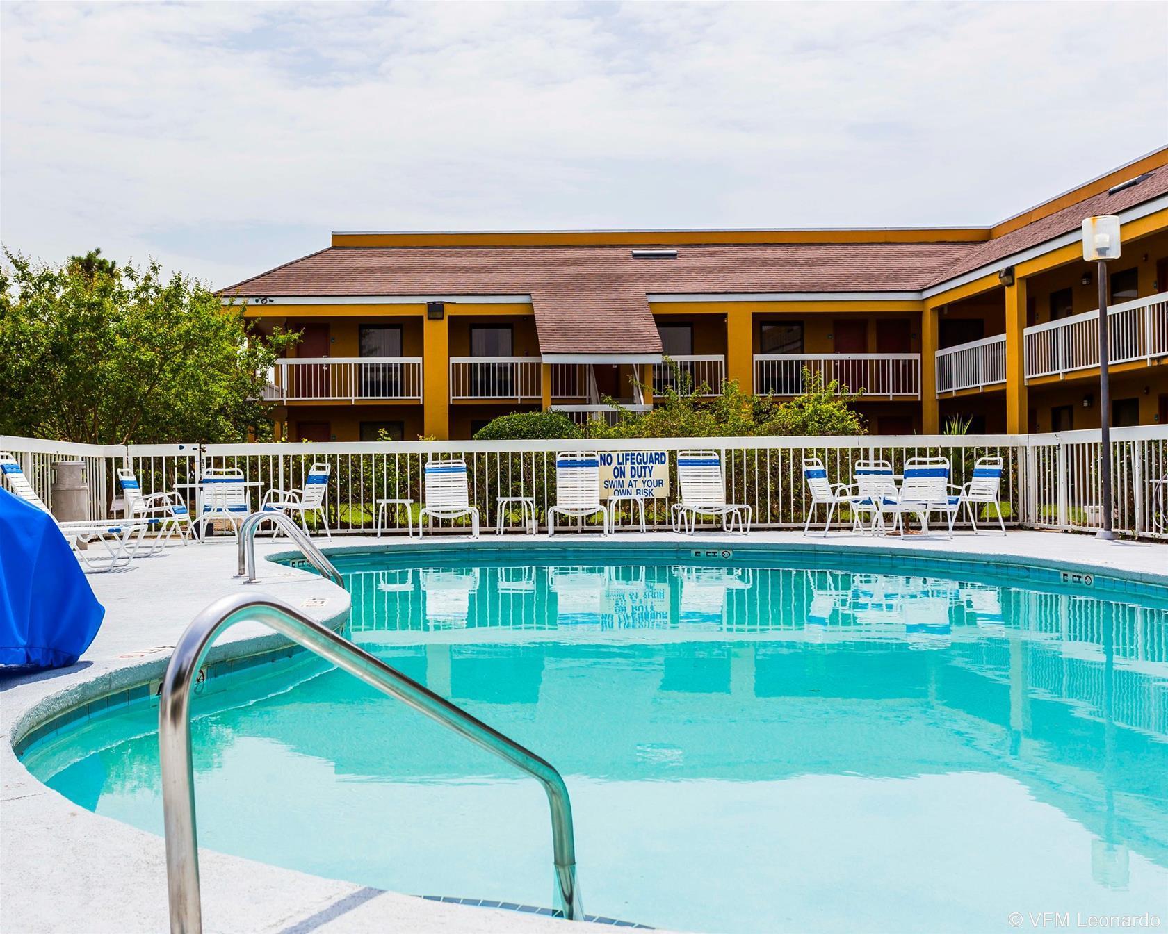 Quality Inn Coliseum Charleston Exterior photo