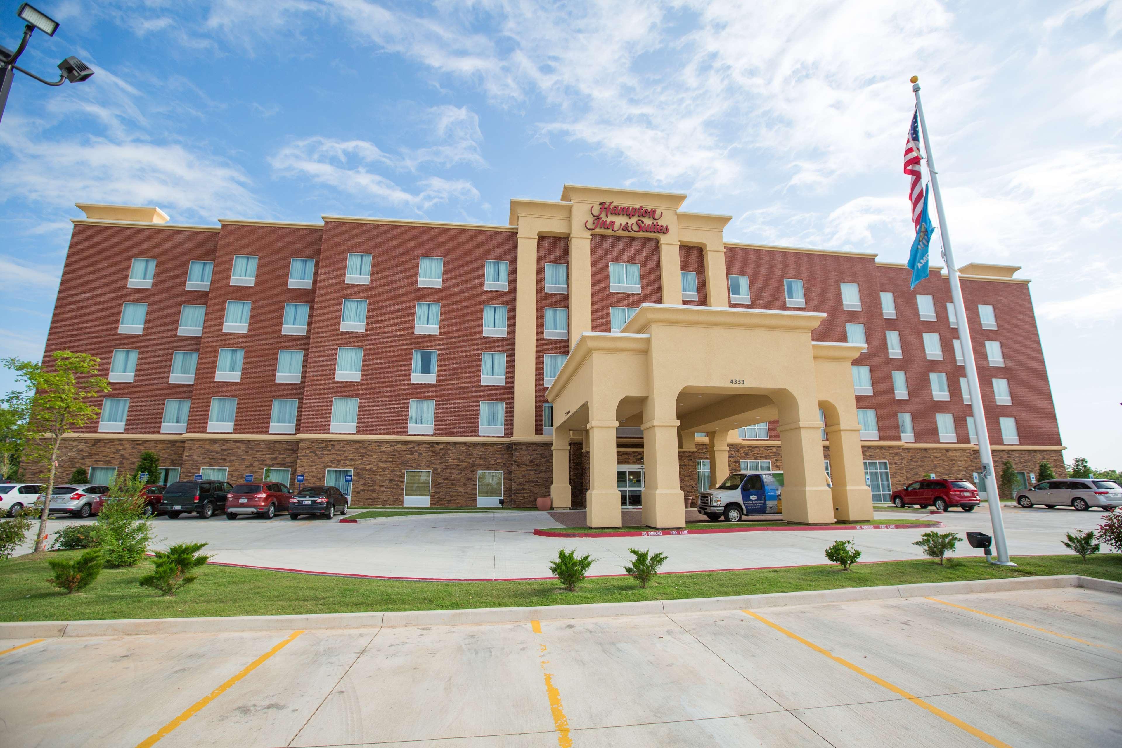 Hampton Inn & Suites Oklahoma City Airport Exterior photo