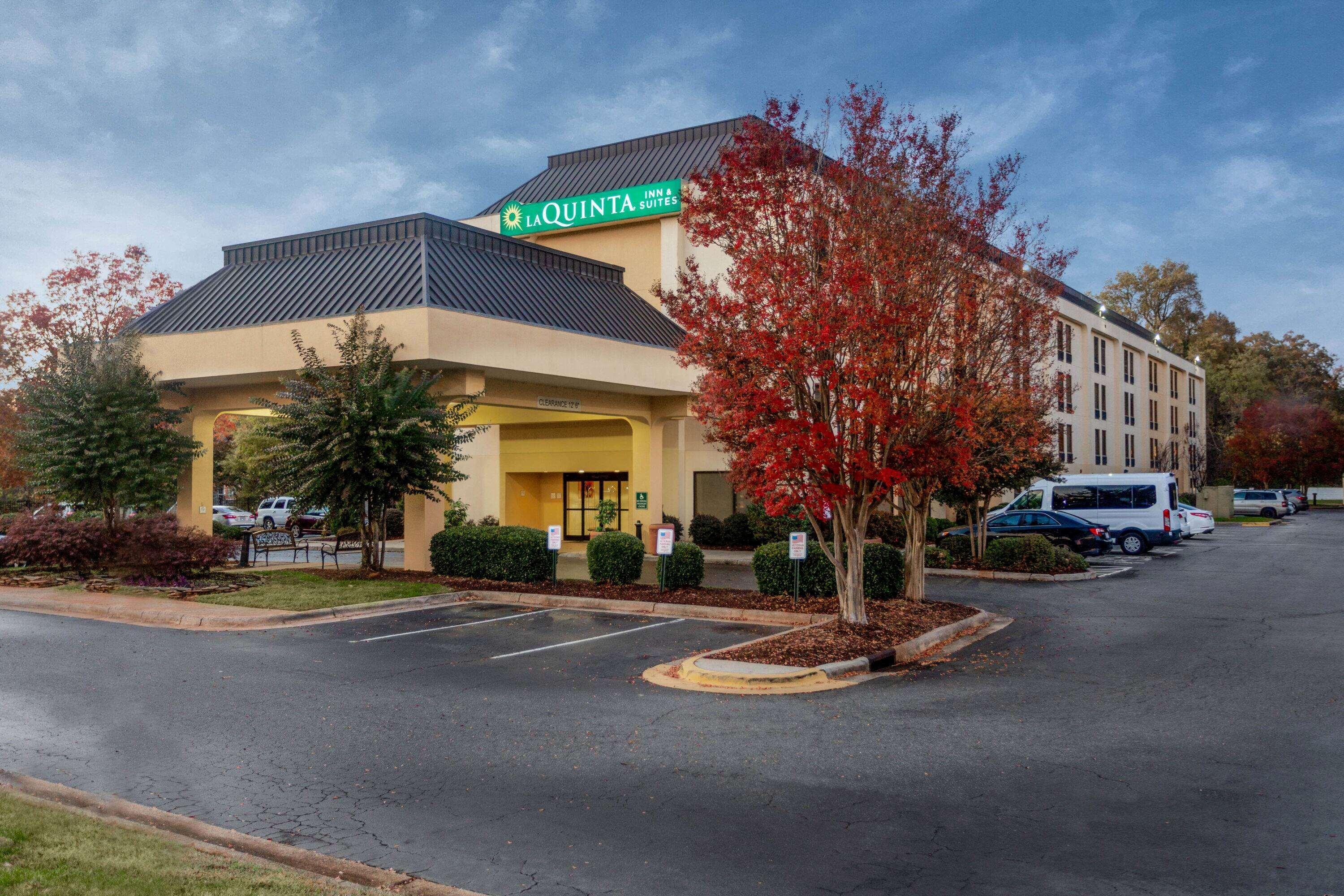 La Quinta By Wyndham Charlotte Airport North Hotel Exterior photo