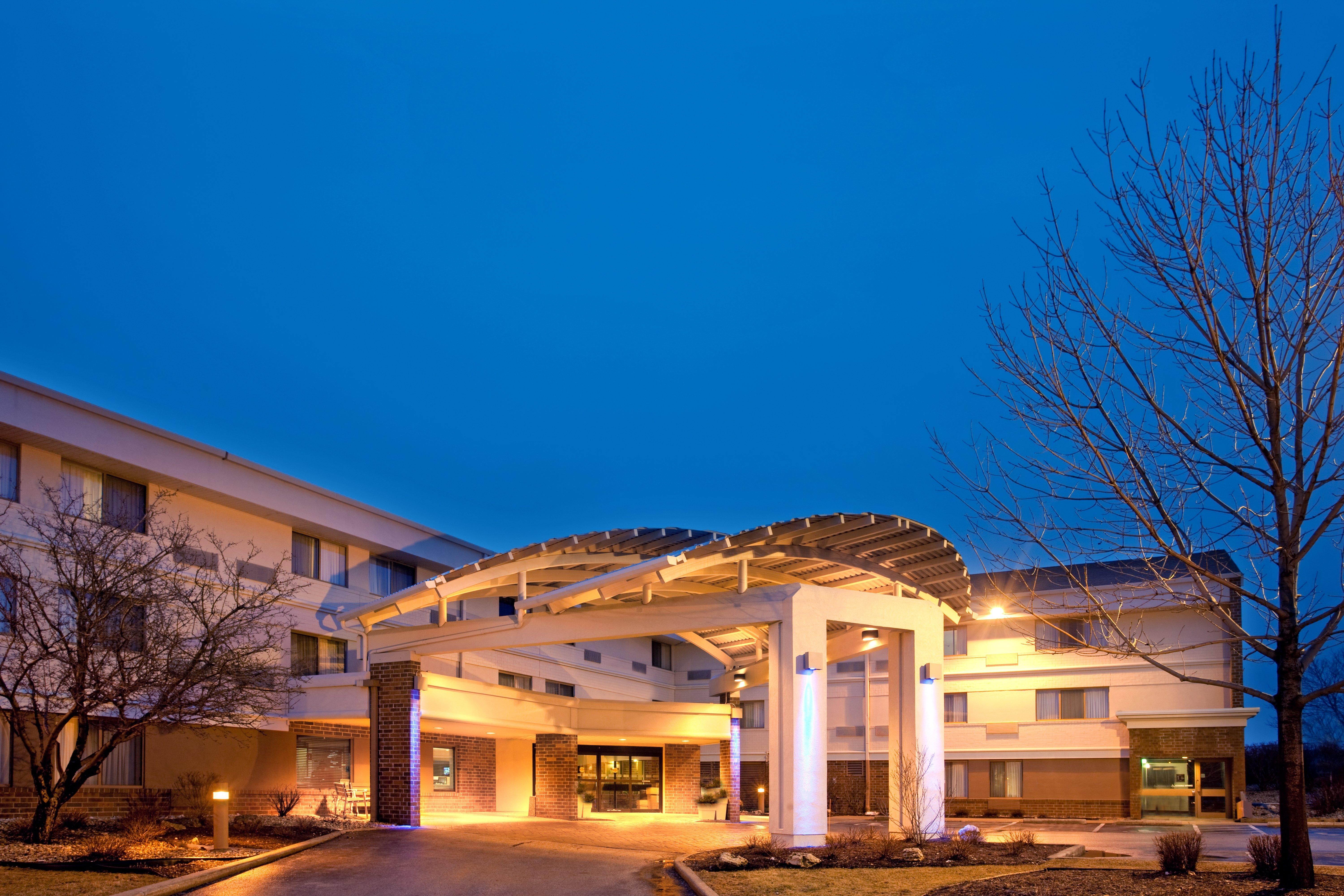 Holiday Inn Express Milwaukee - West Medical Center, An Ihg Hotel Wauwatosa Exterior photo