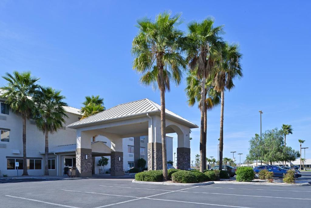 Comfort Suites At Tucson Mall Exterior photo