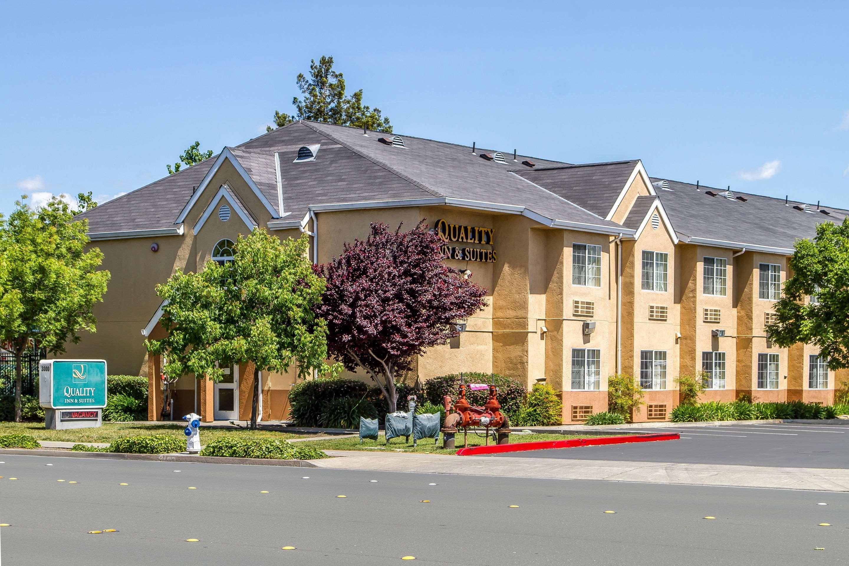 Quality Inn & Suites Santa Rosa Exterior photo