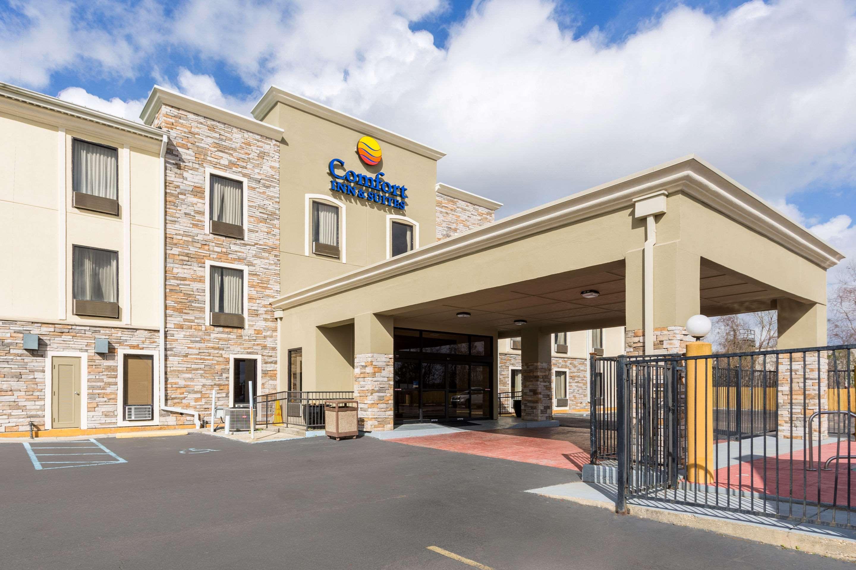 Comfort Inn & Suites Airport Baton Rouge Exterior photo