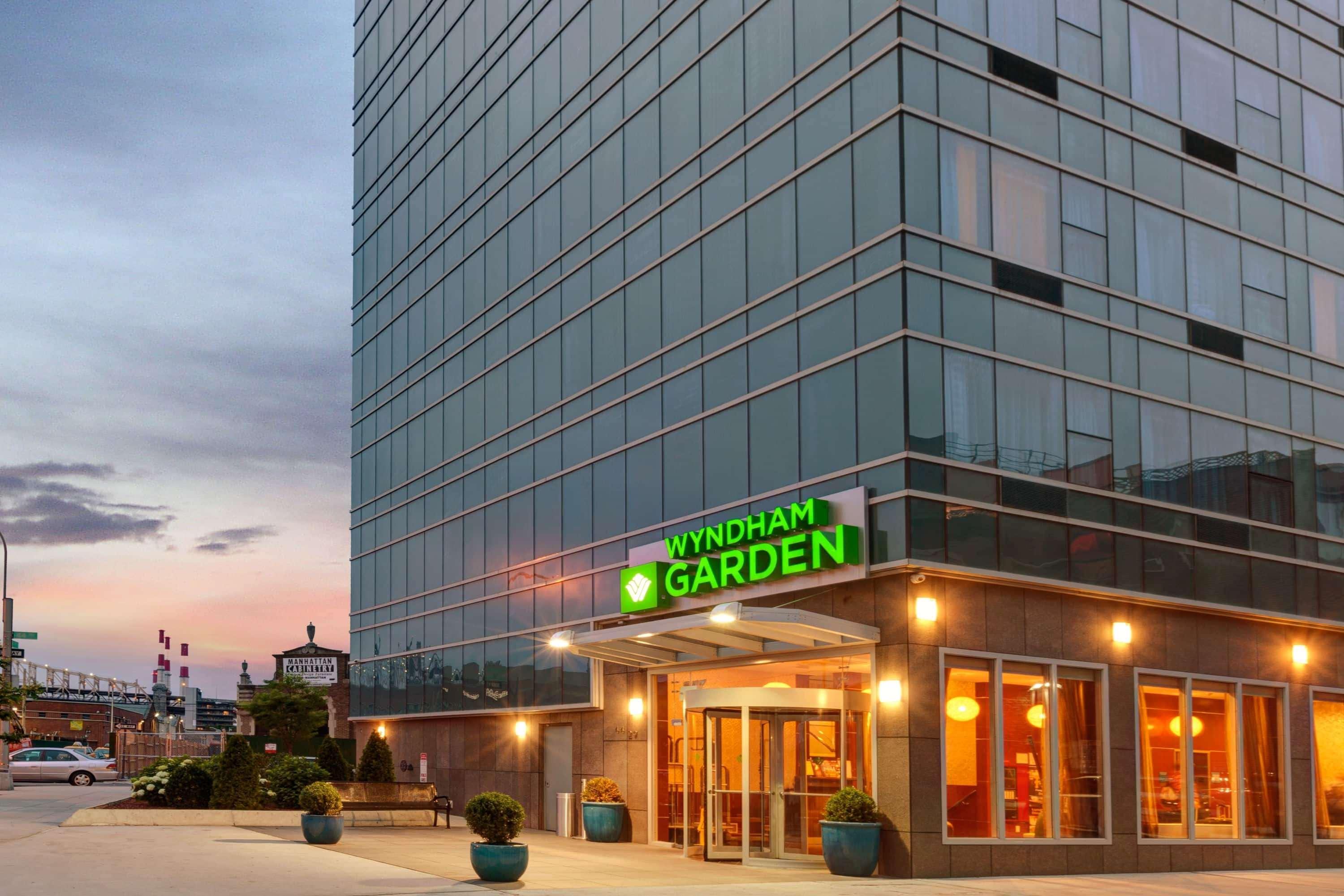 Wyndham Garden Long Island City New York Exterior photo