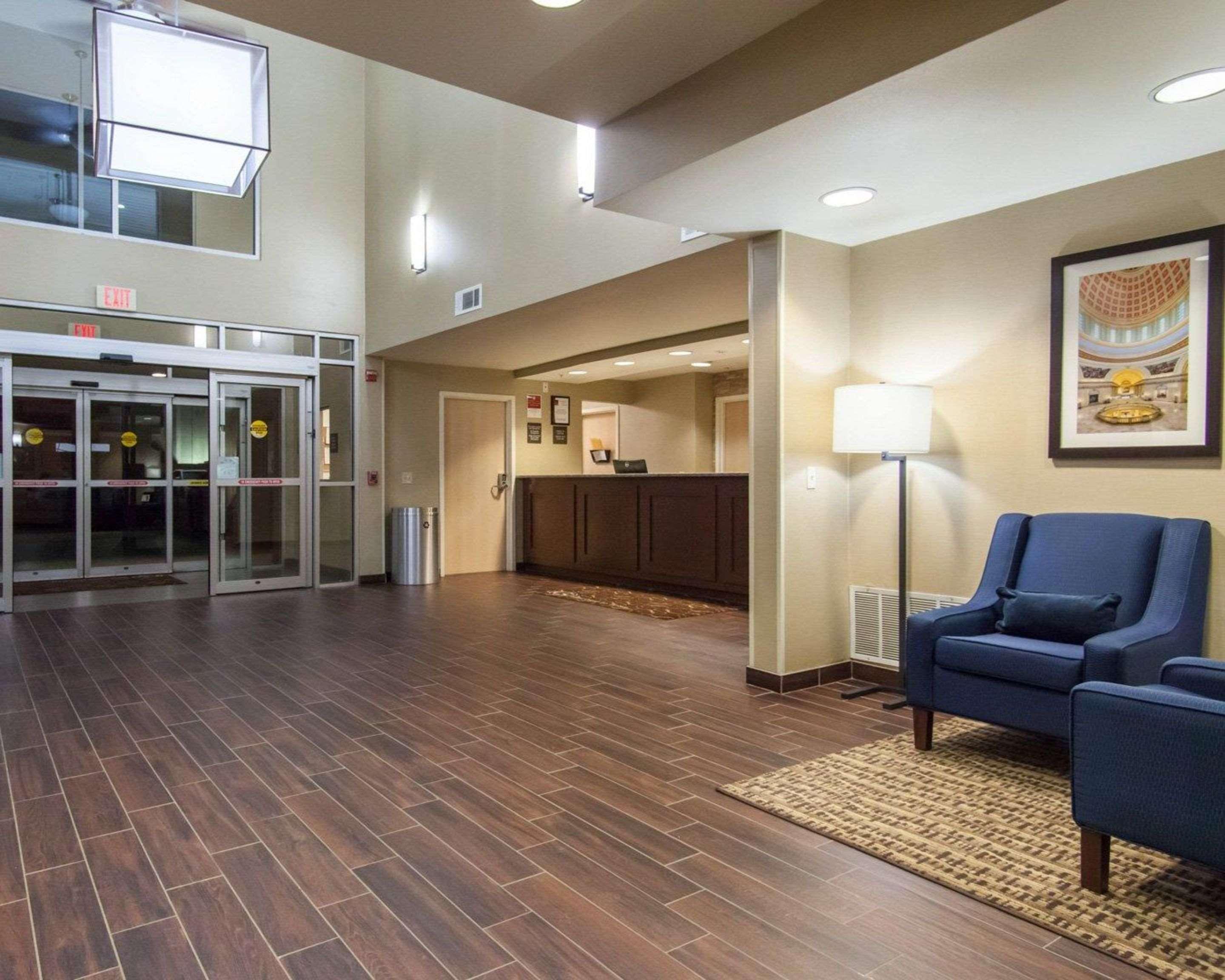 Comfort Suites Central-I-44 Tulsa Exterior photo