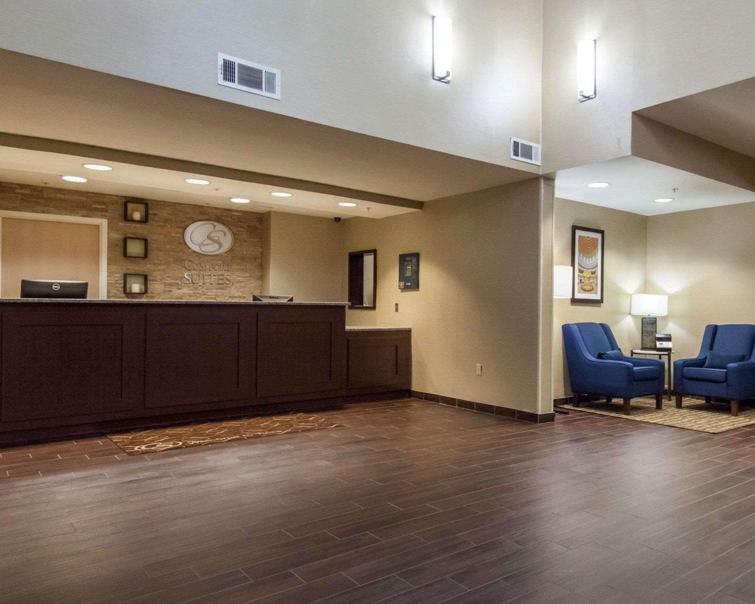 Comfort Suites Central-I-44 Tulsa Exterior photo
