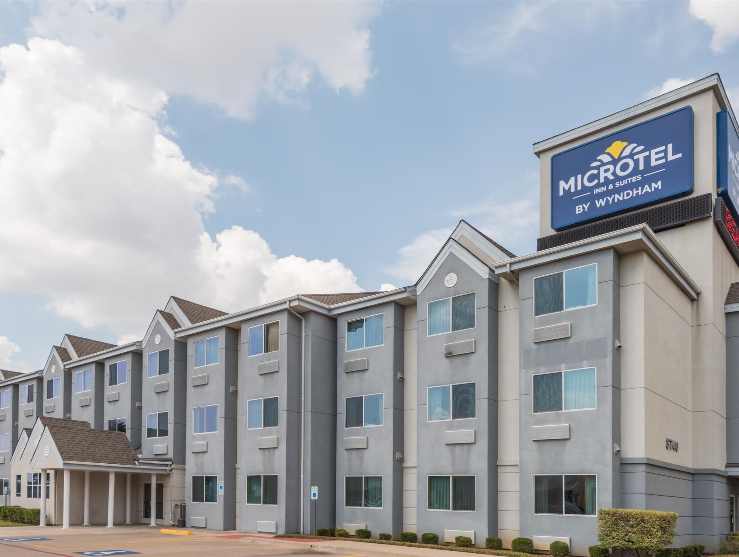 Microtel Inn & Suites By Wyndham Ft. Worth North/At Fossil Fort Worth Exterior photo