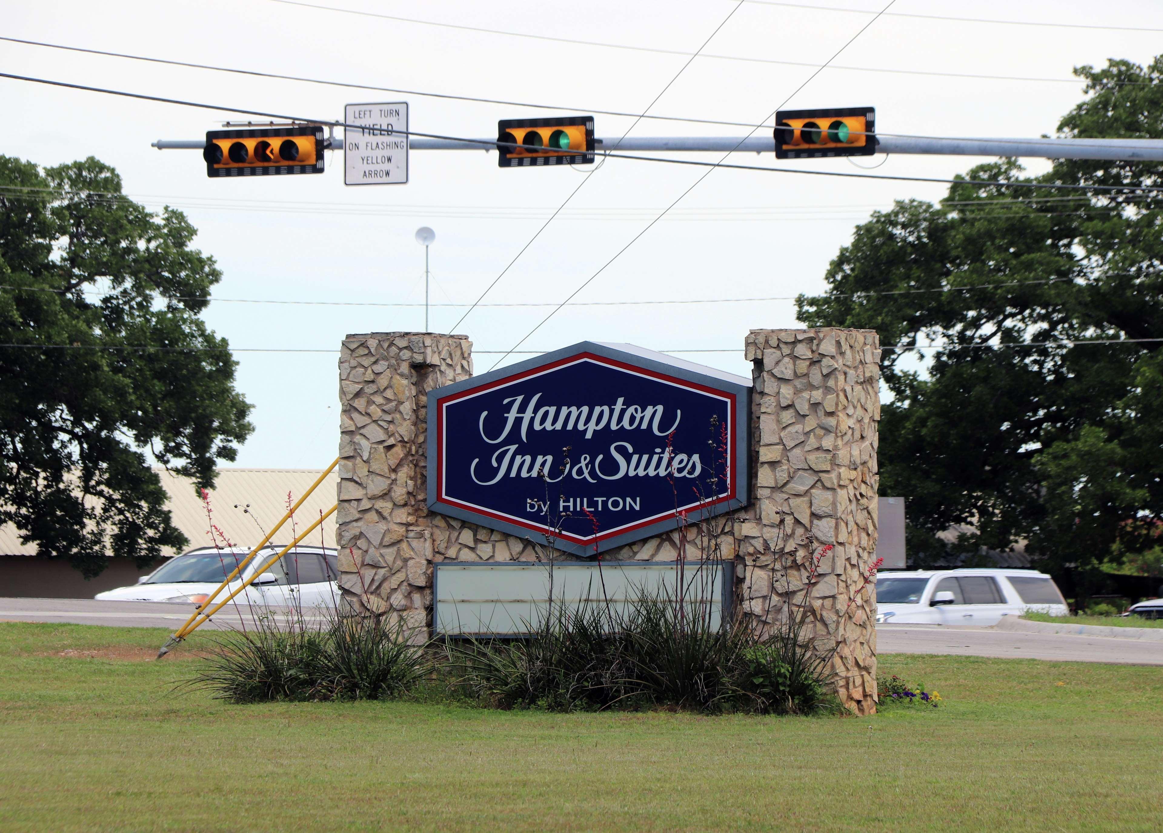 Hampton Inn And Suites Stephenville Exterior photo