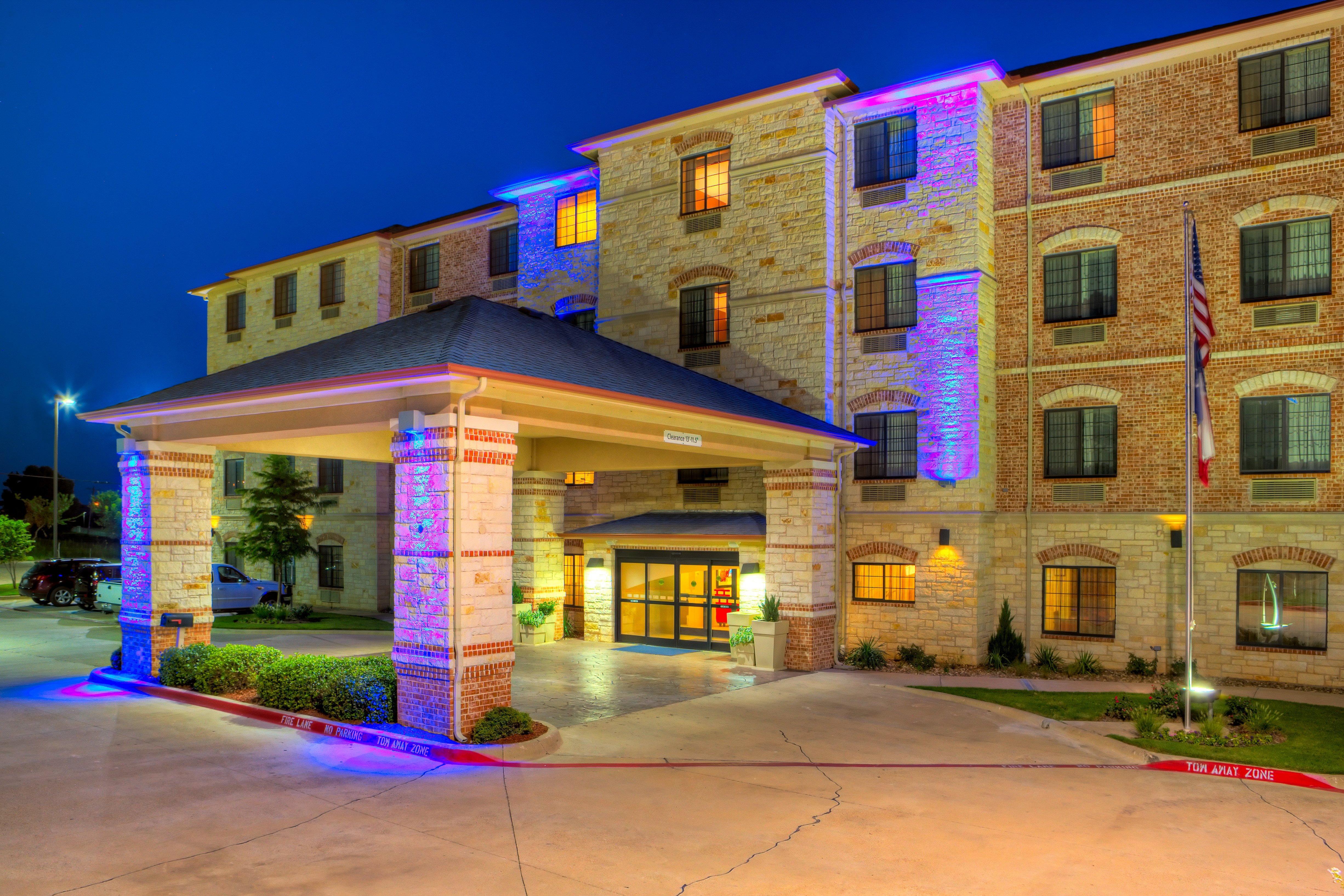 Holiday Inn Express And Suites Granbury, An Ihg Hotel Exterior photo
