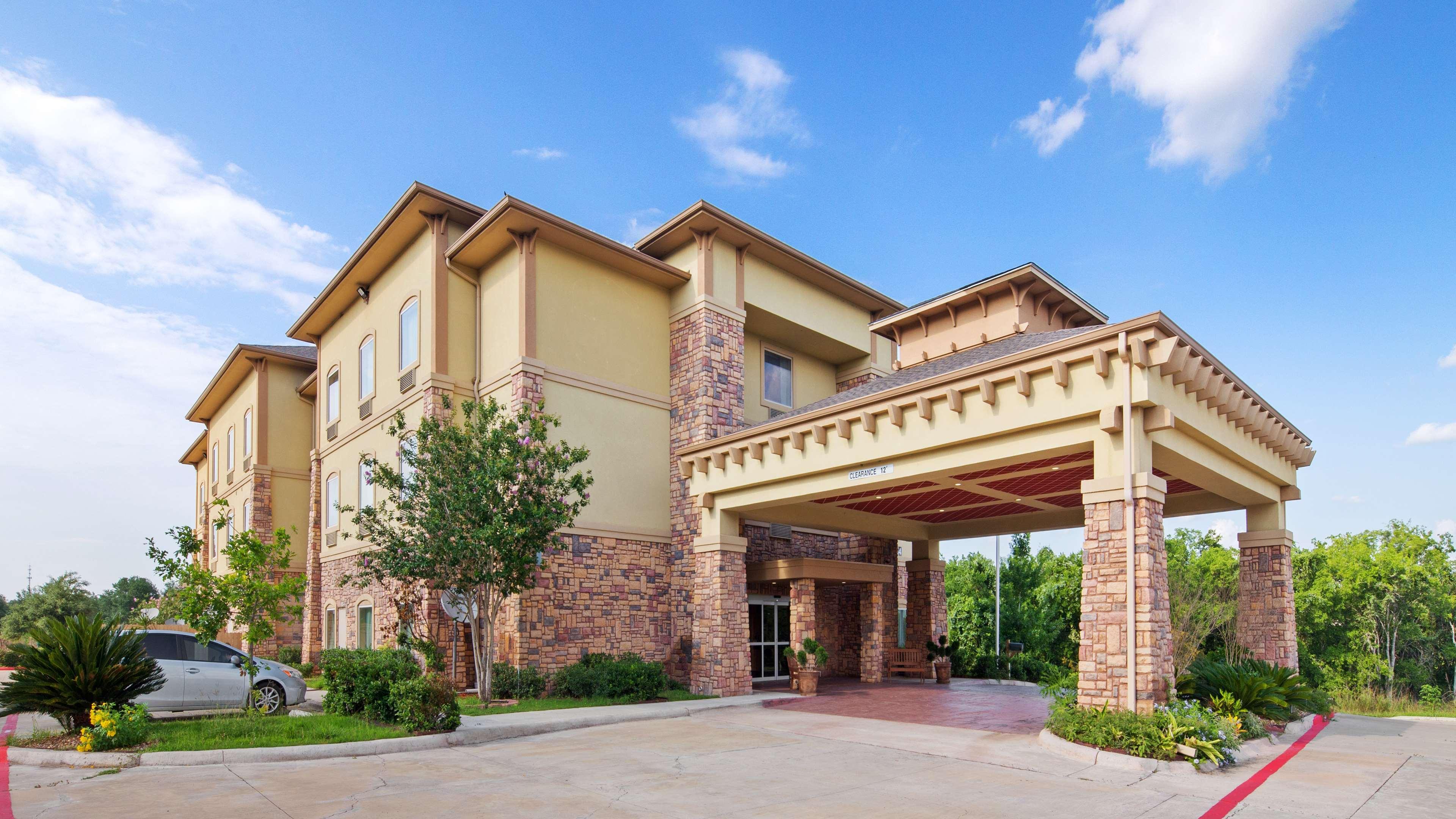 Best Western Plus Goliad Inn & Suites Exterior photo