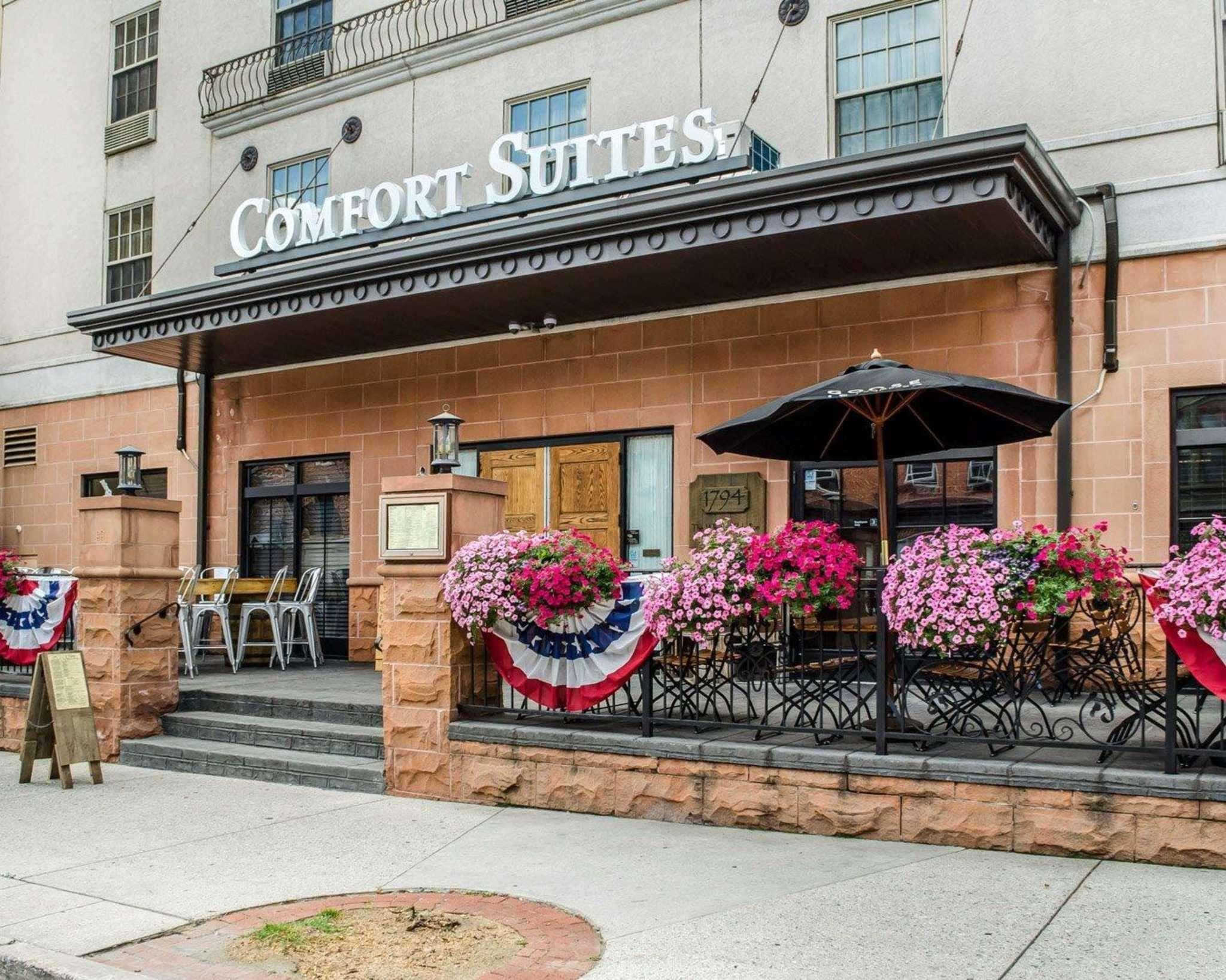 Comfort Suites Downtown Carlisle Exterior photo