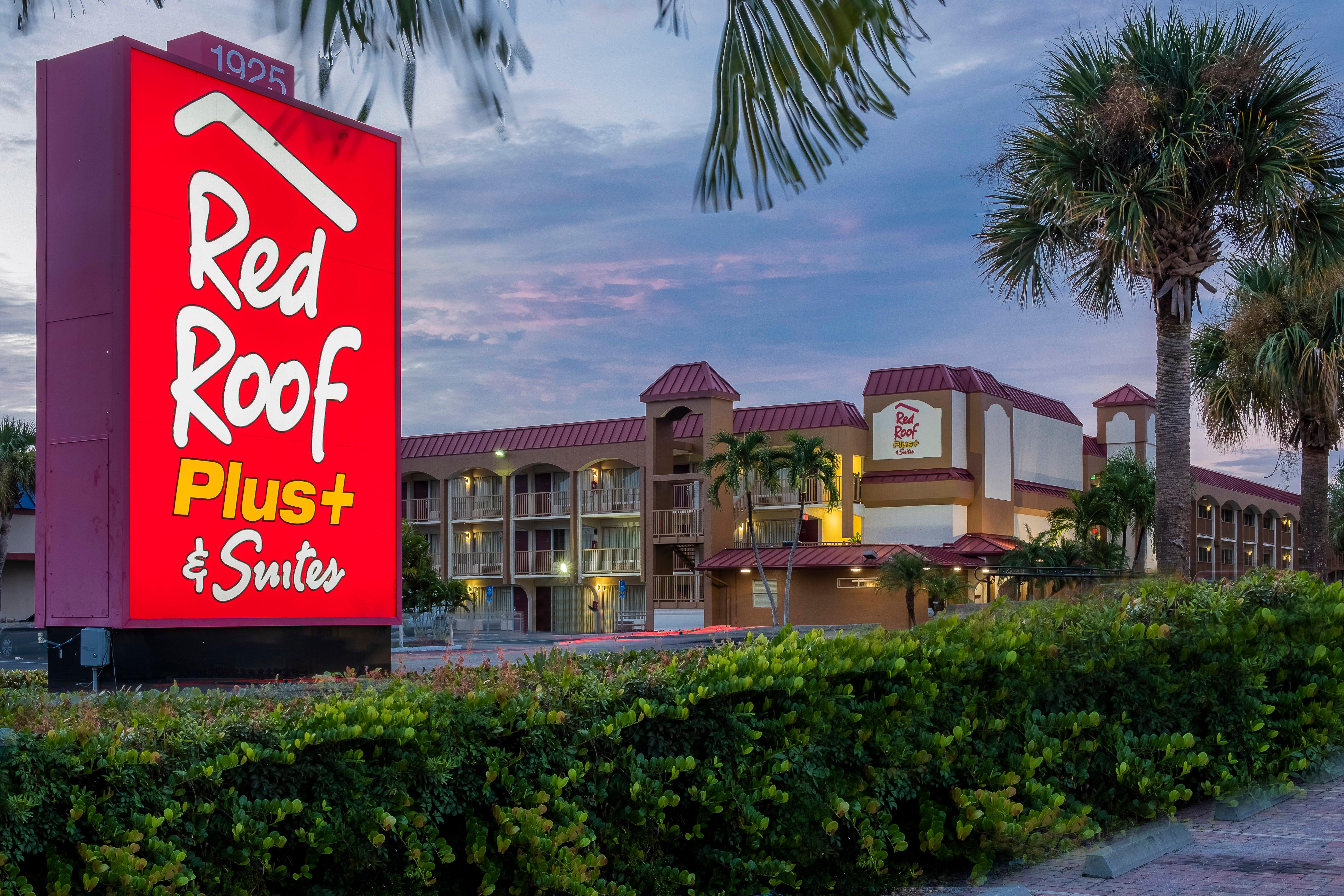 Red Roof Inn Plus+ & Suites Naples Downtown-5Th Ave S Exterior photo