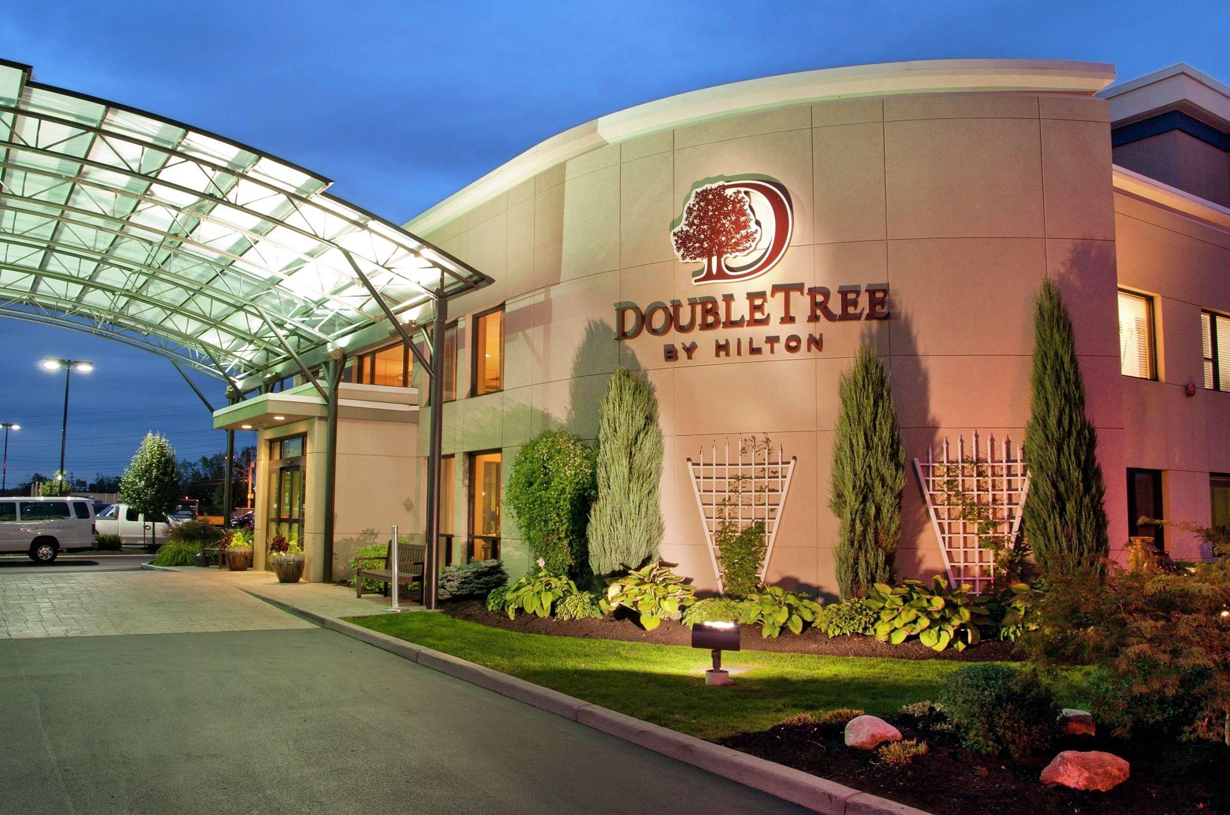 Doubletree By Hilton Buffalo-Amherst Exterior photo