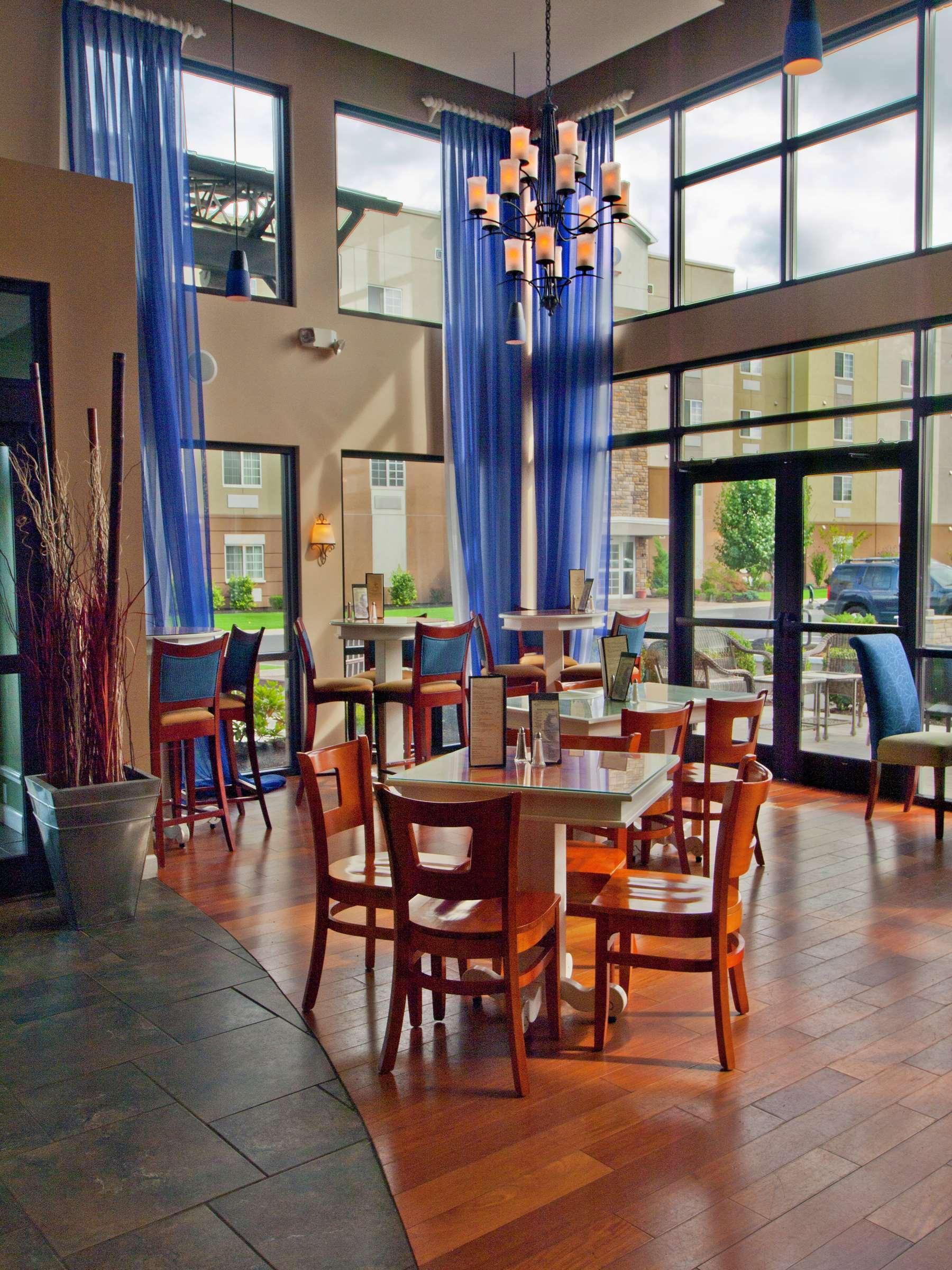 Doubletree By Hilton Buffalo-Amherst Restaurant photo