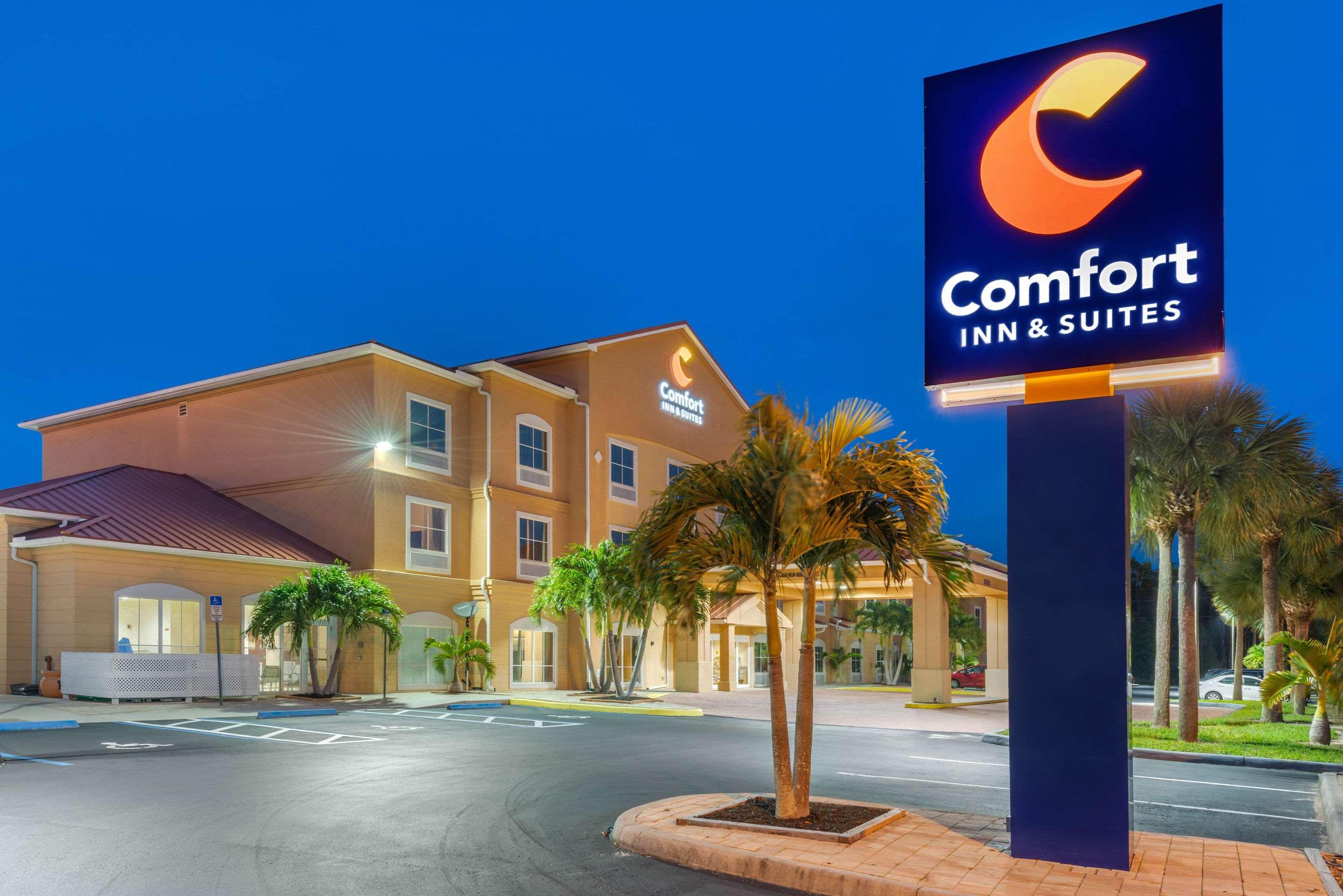 Comfort Inn & Suites Airport Fort Myers Exterior photo