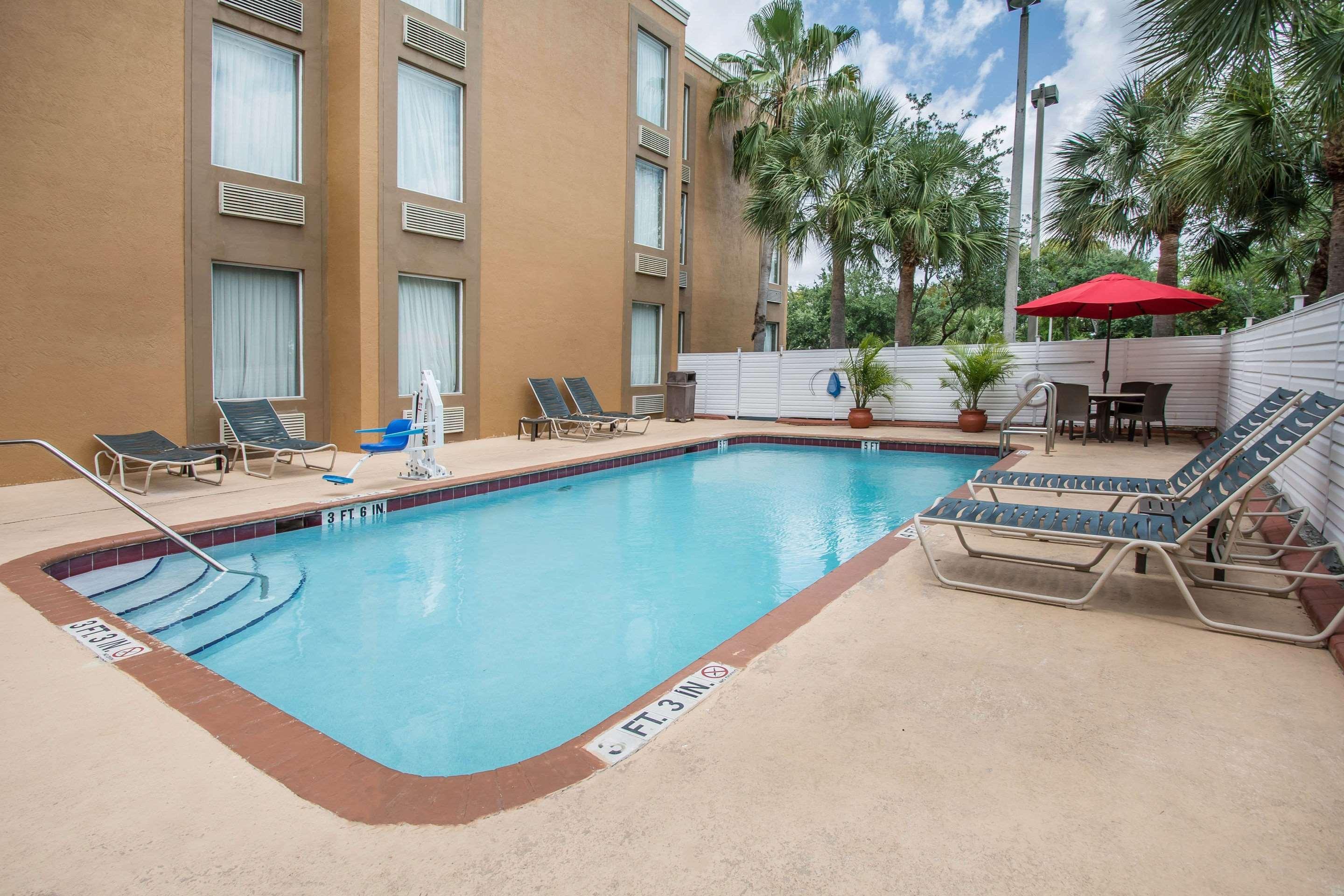 Comfort Inn & Suites Fort Lauderdale West Turnpike Exterior photo