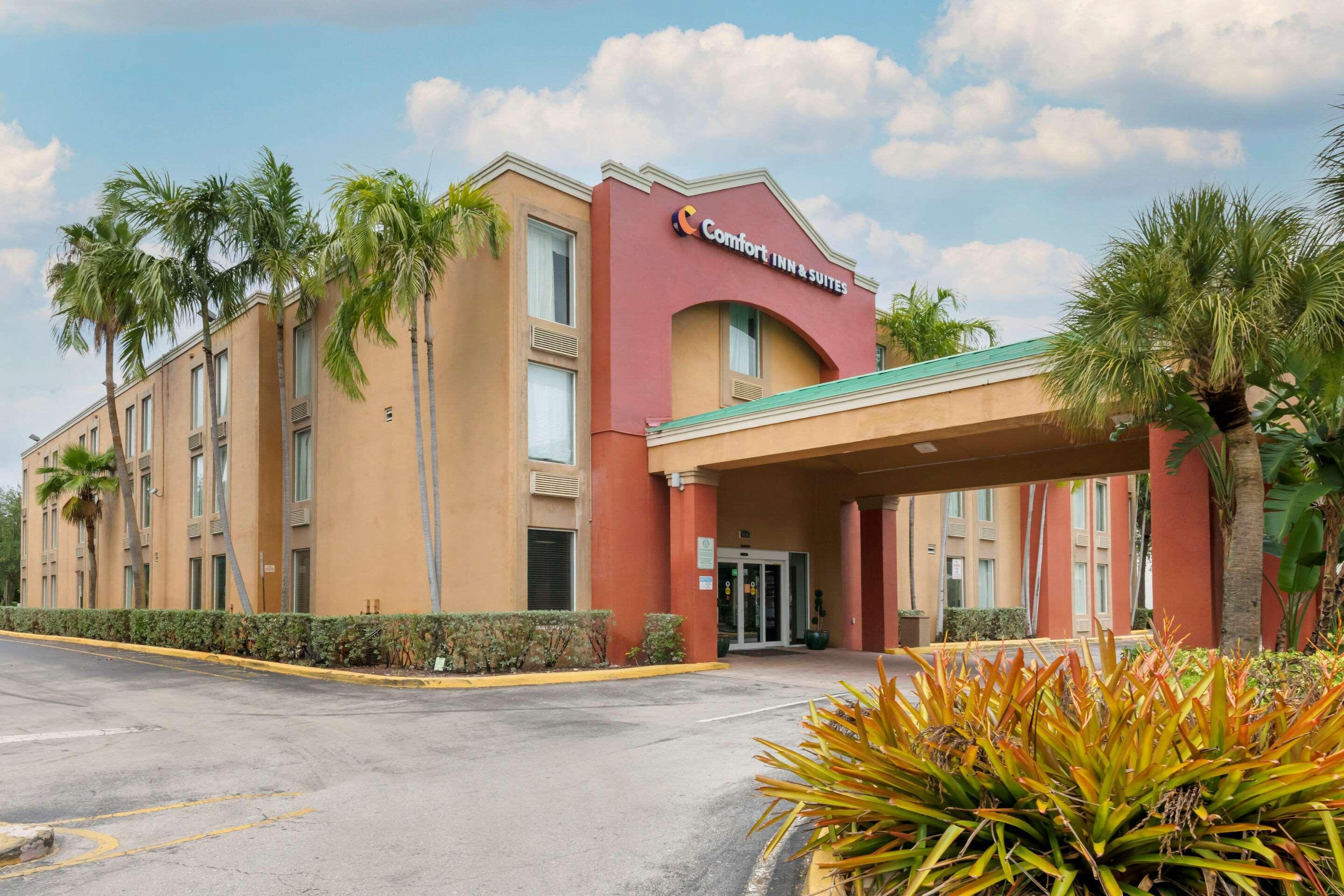 Comfort Inn & Suites Fort Lauderdale West Turnpike Exterior photo