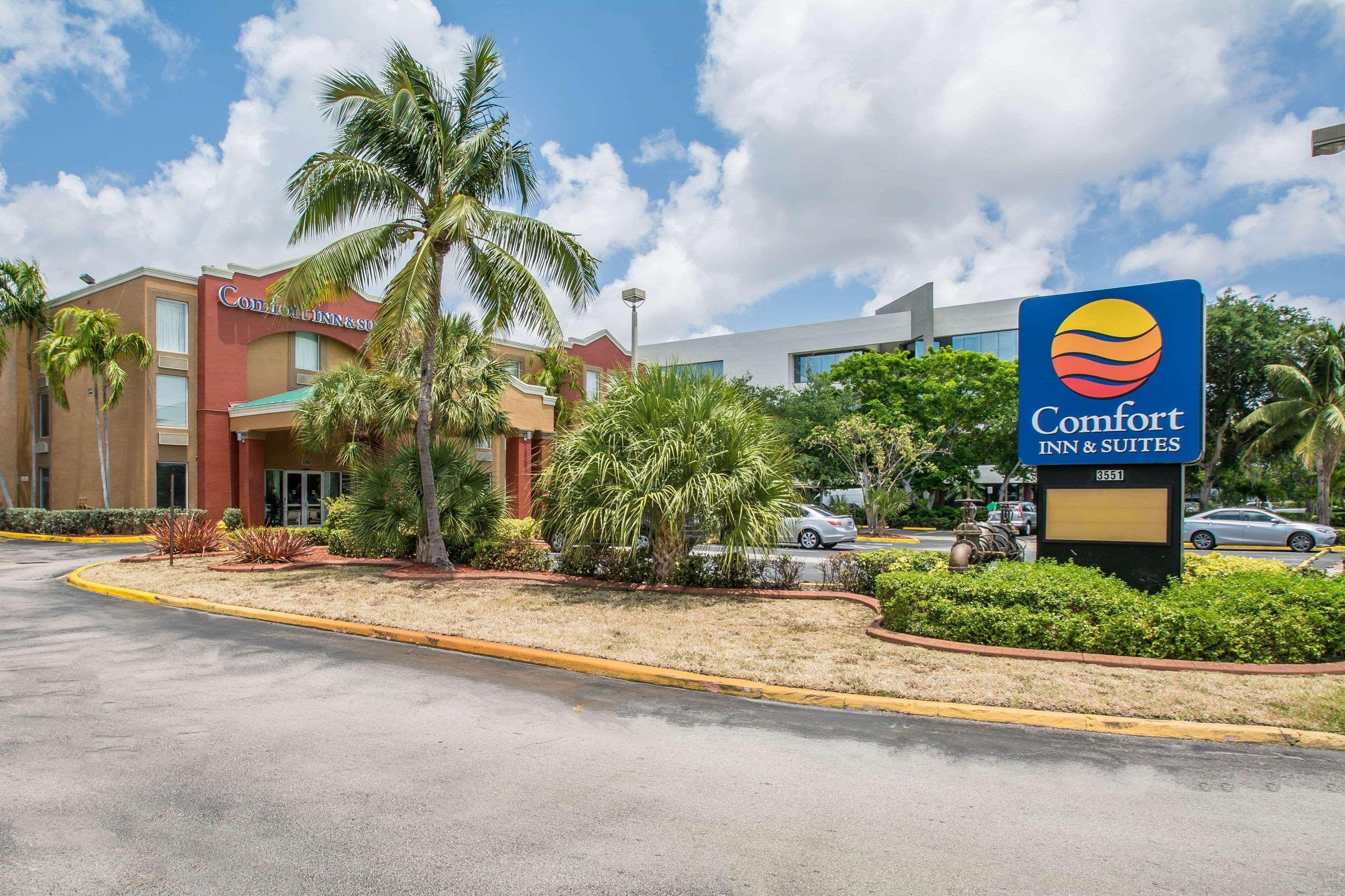 Comfort Inn & Suites Fort Lauderdale West Turnpike Exterior photo