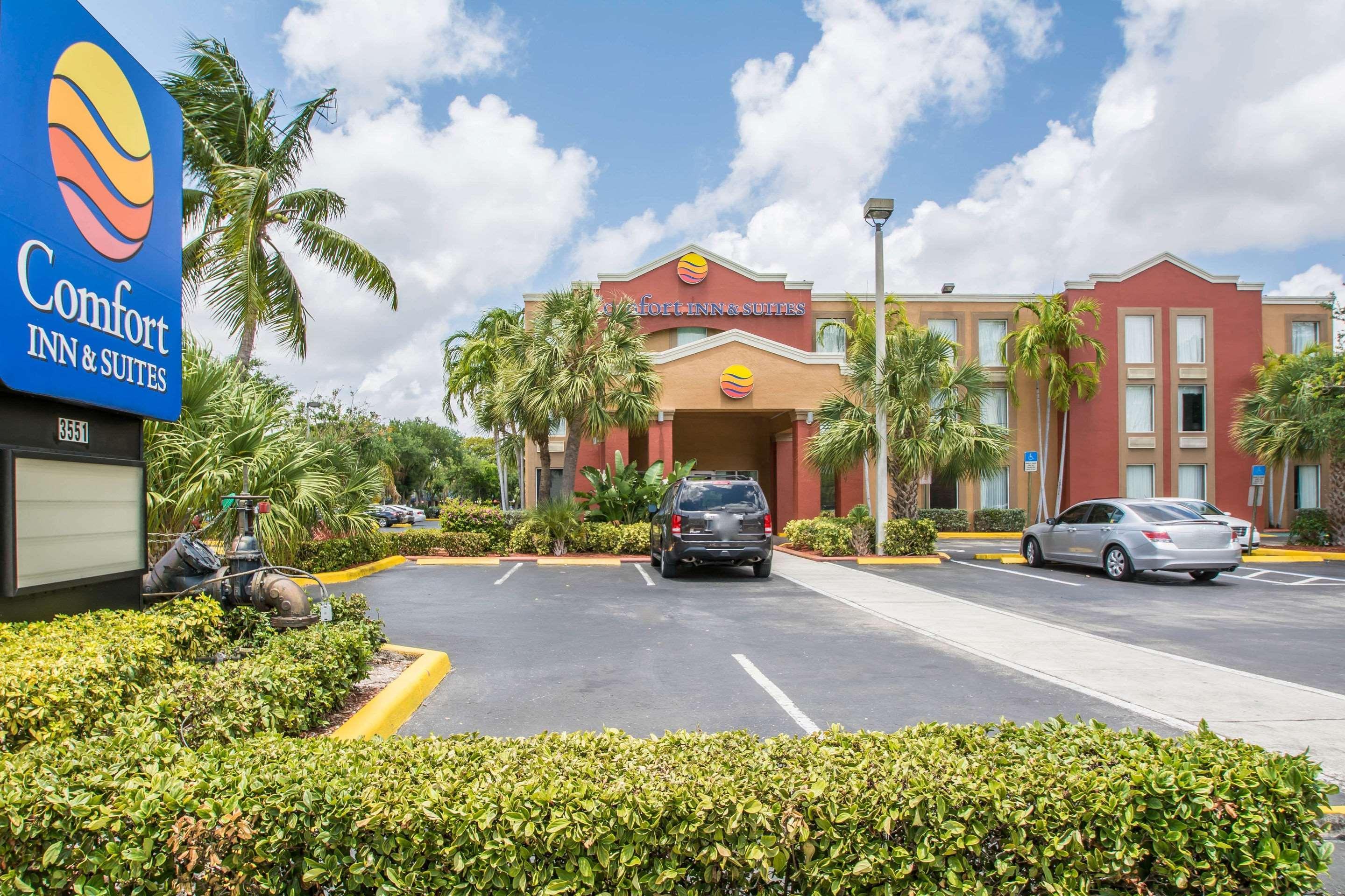 Comfort Inn & Suites Fort Lauderdale West Turnpike Exterior photo