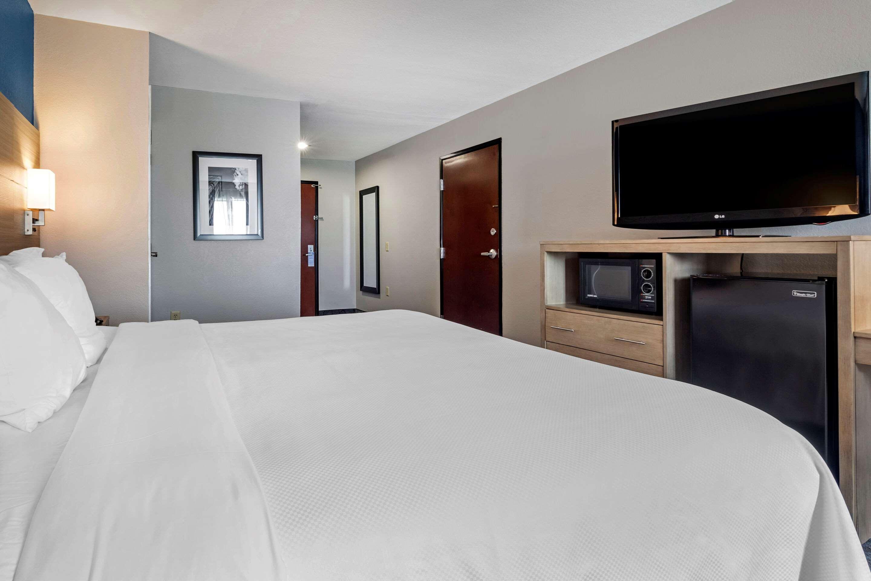 Comfort Inn & Suites Mansfield Exterior photo