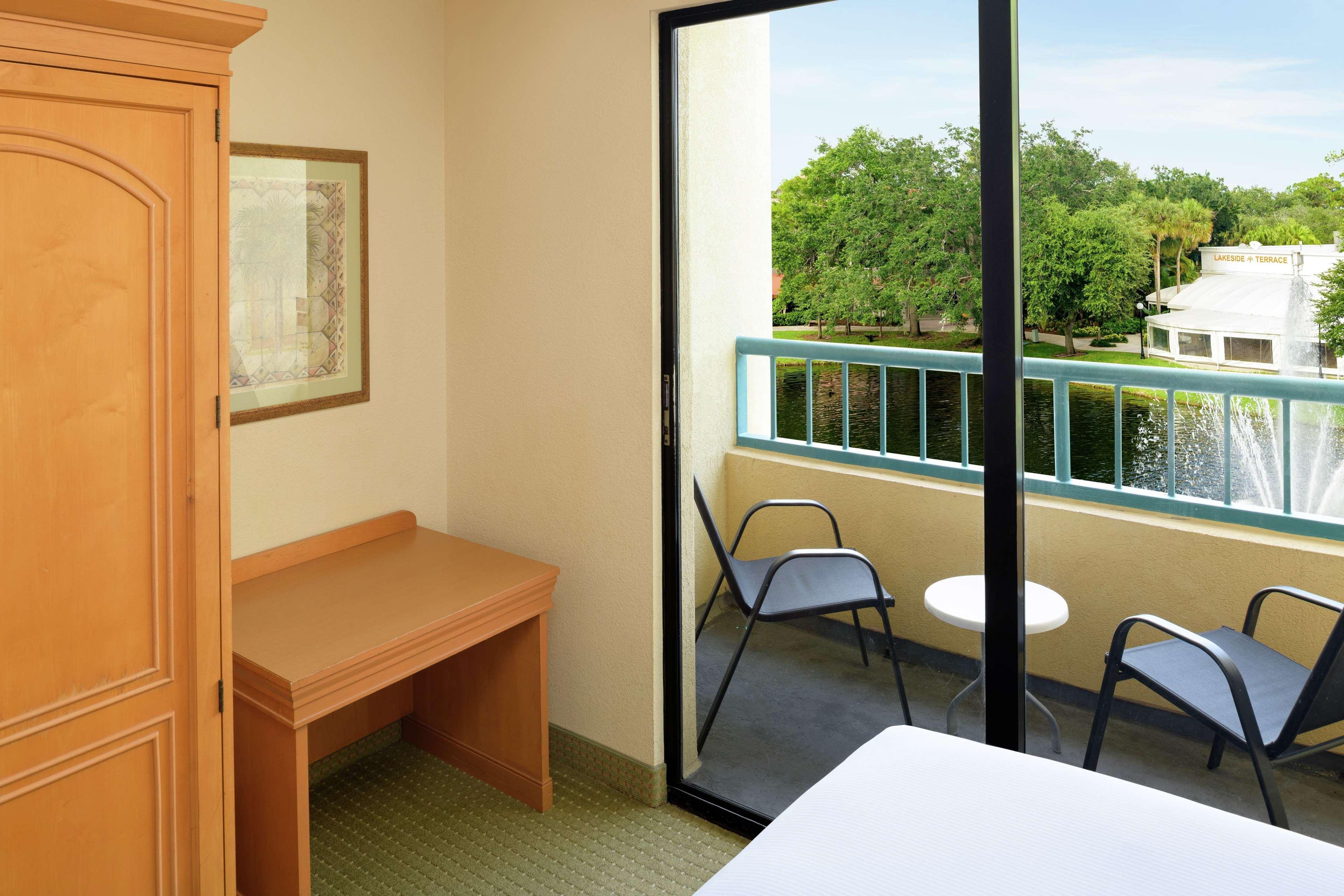 Hilton Boca Raton Suites Exterior photo