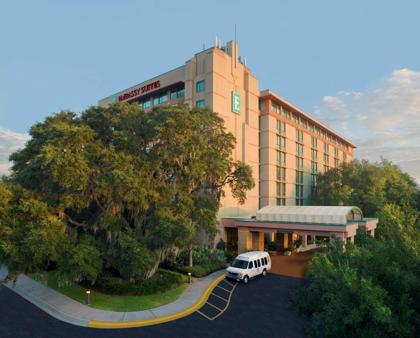 Embassy Suites By Hilton Tampa Usf Near Busch Gardens Exterior photo