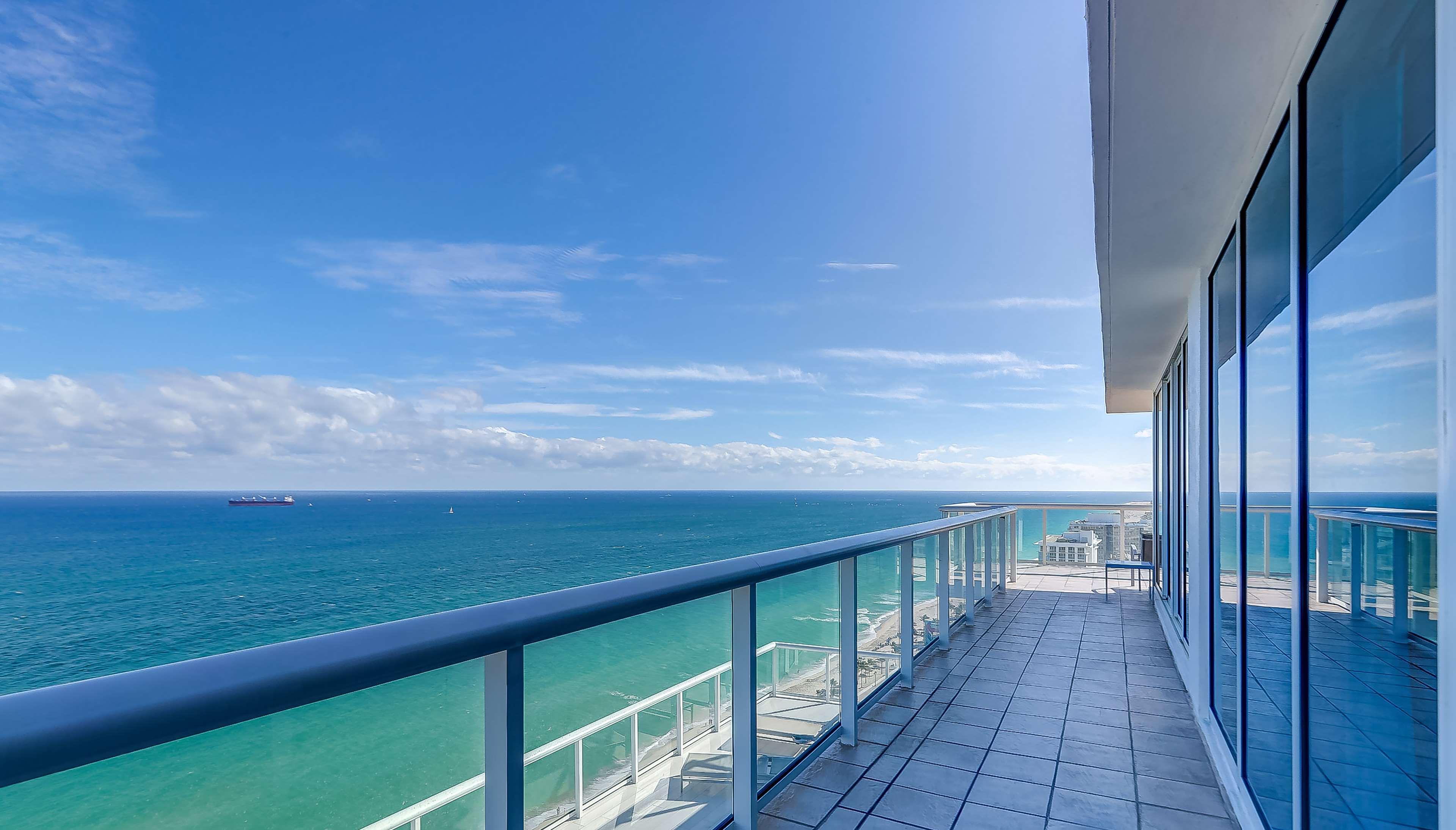 Hilton Fort Lauderdale Beach Resort Exterior photo