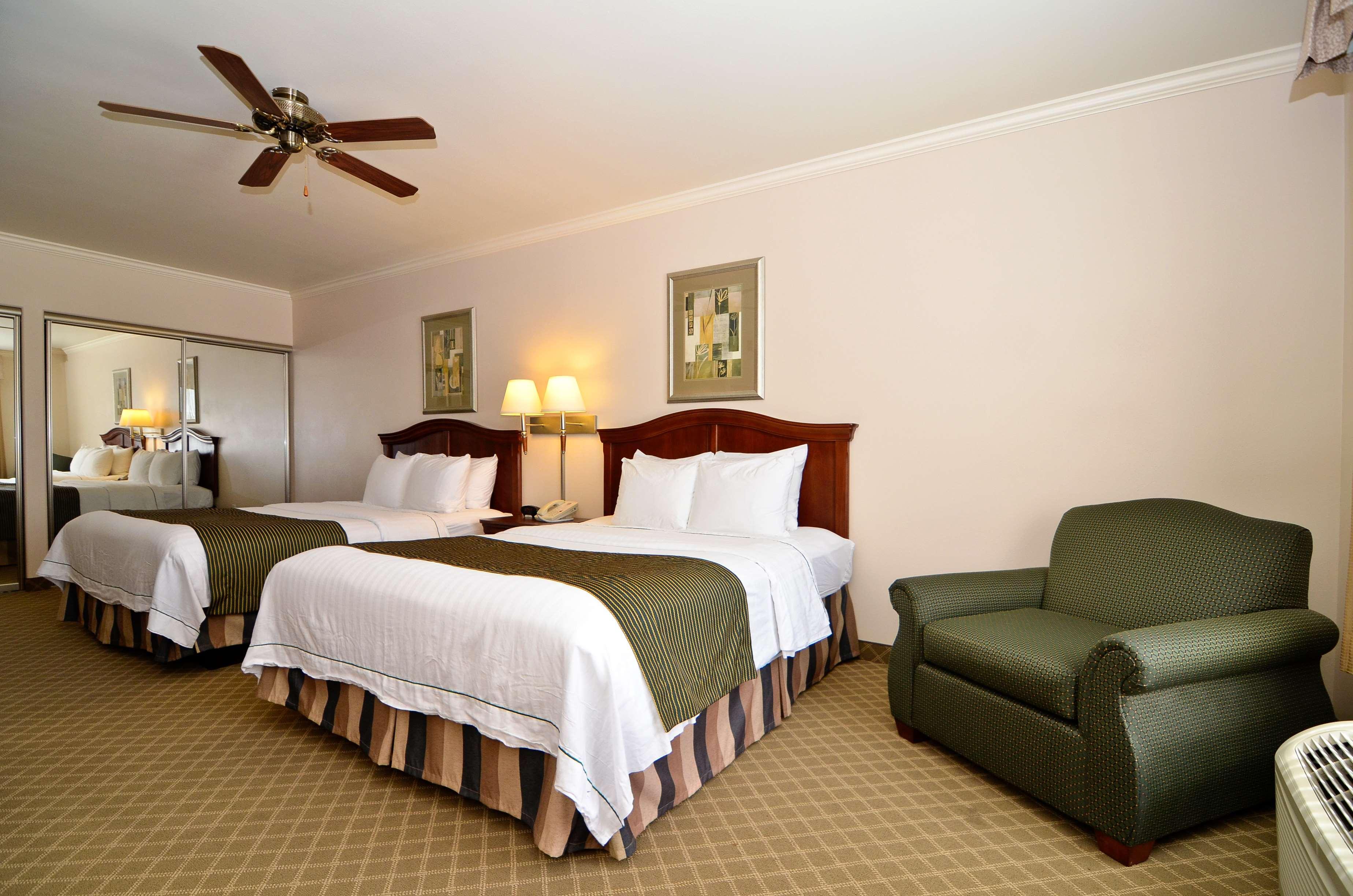 Best Western Plus Country Park Hotel Tehachapi Room photo